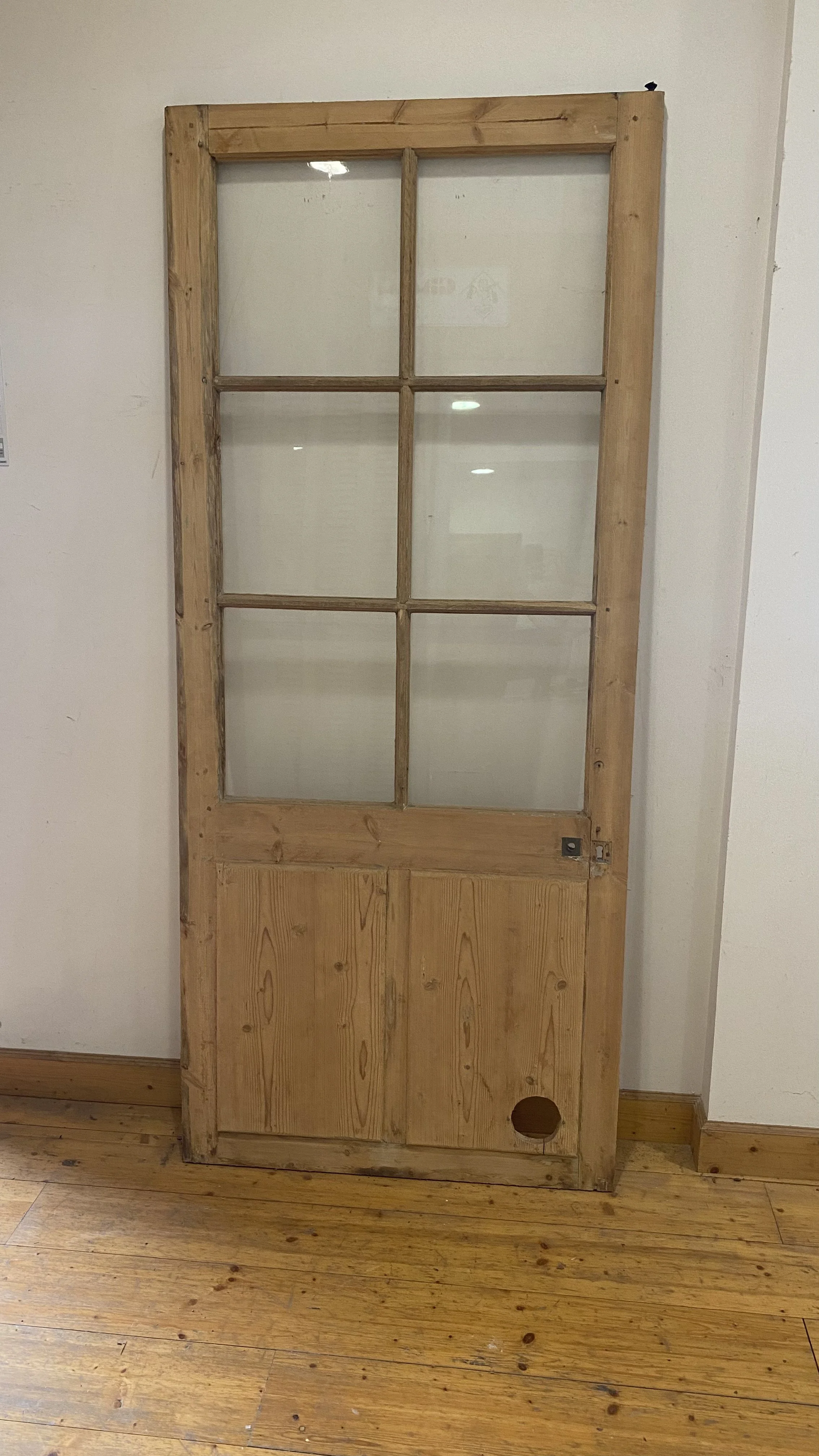 MAU-POV-010
Porte vitrée ancienne
H. 2140 × L. 930 mm
1 vantail
Brut