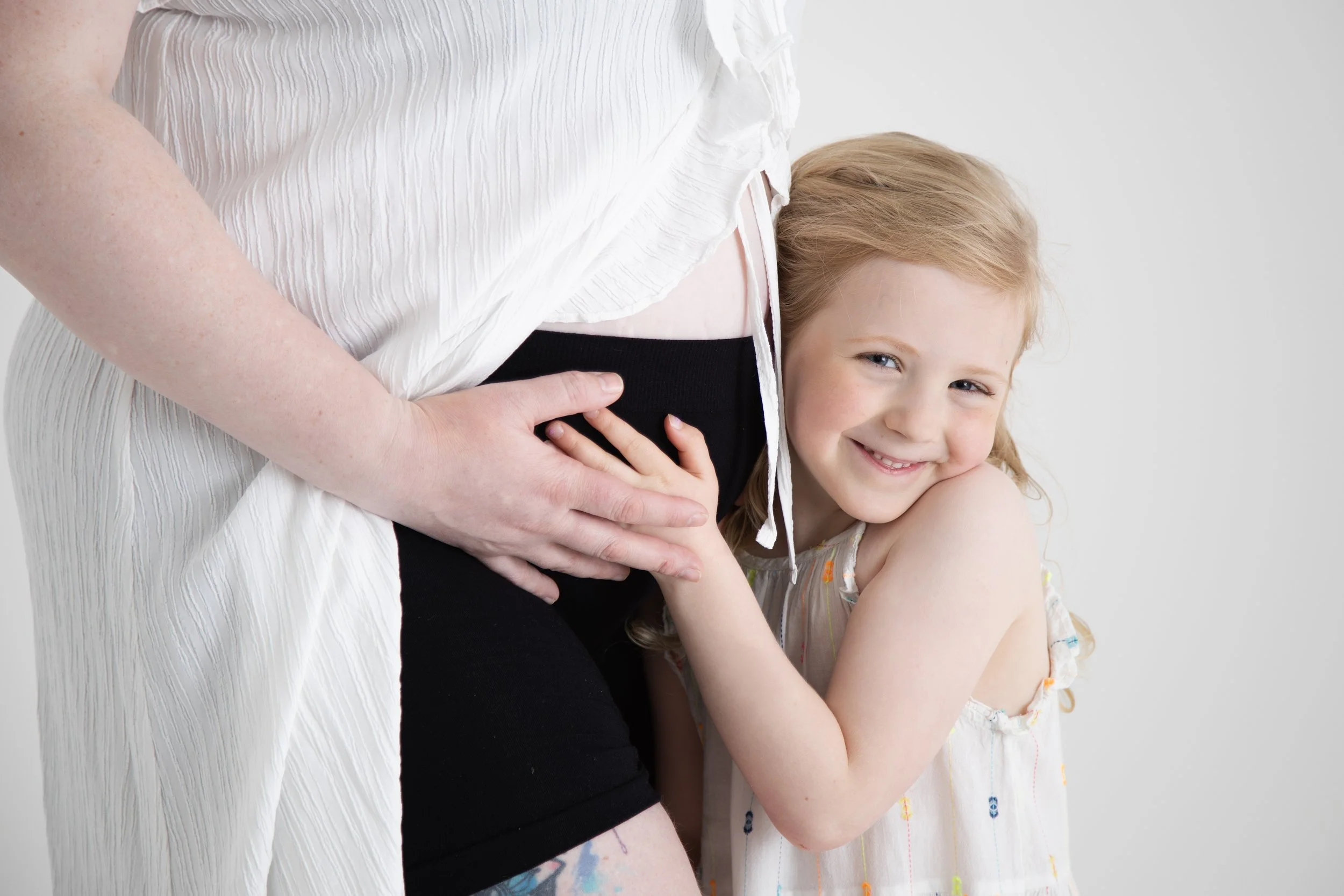 maternity-photoshoot-daughter-family.jpg
