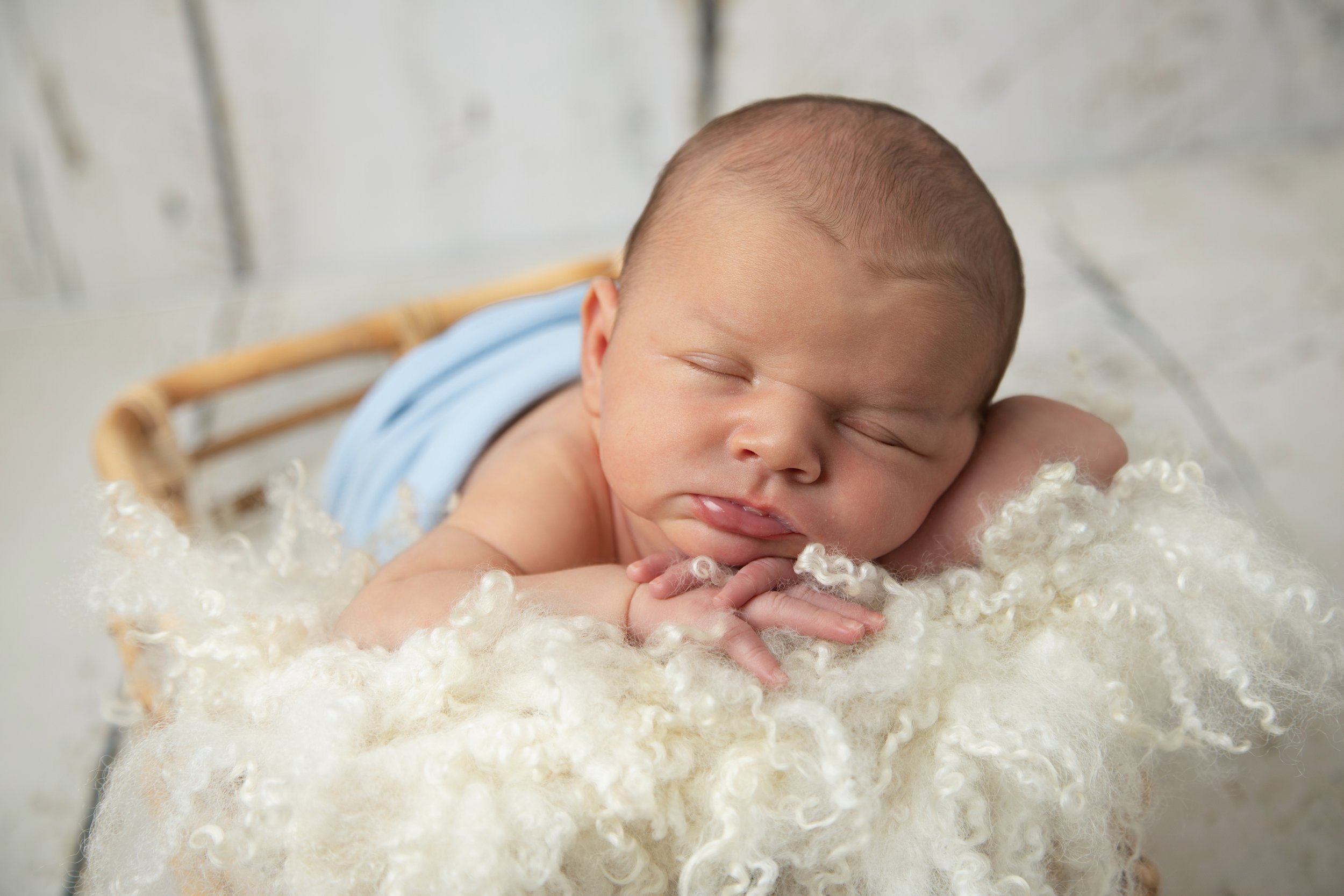 newborn-baby-basket-cream-blanket-newcastle-northumberland.jpg
