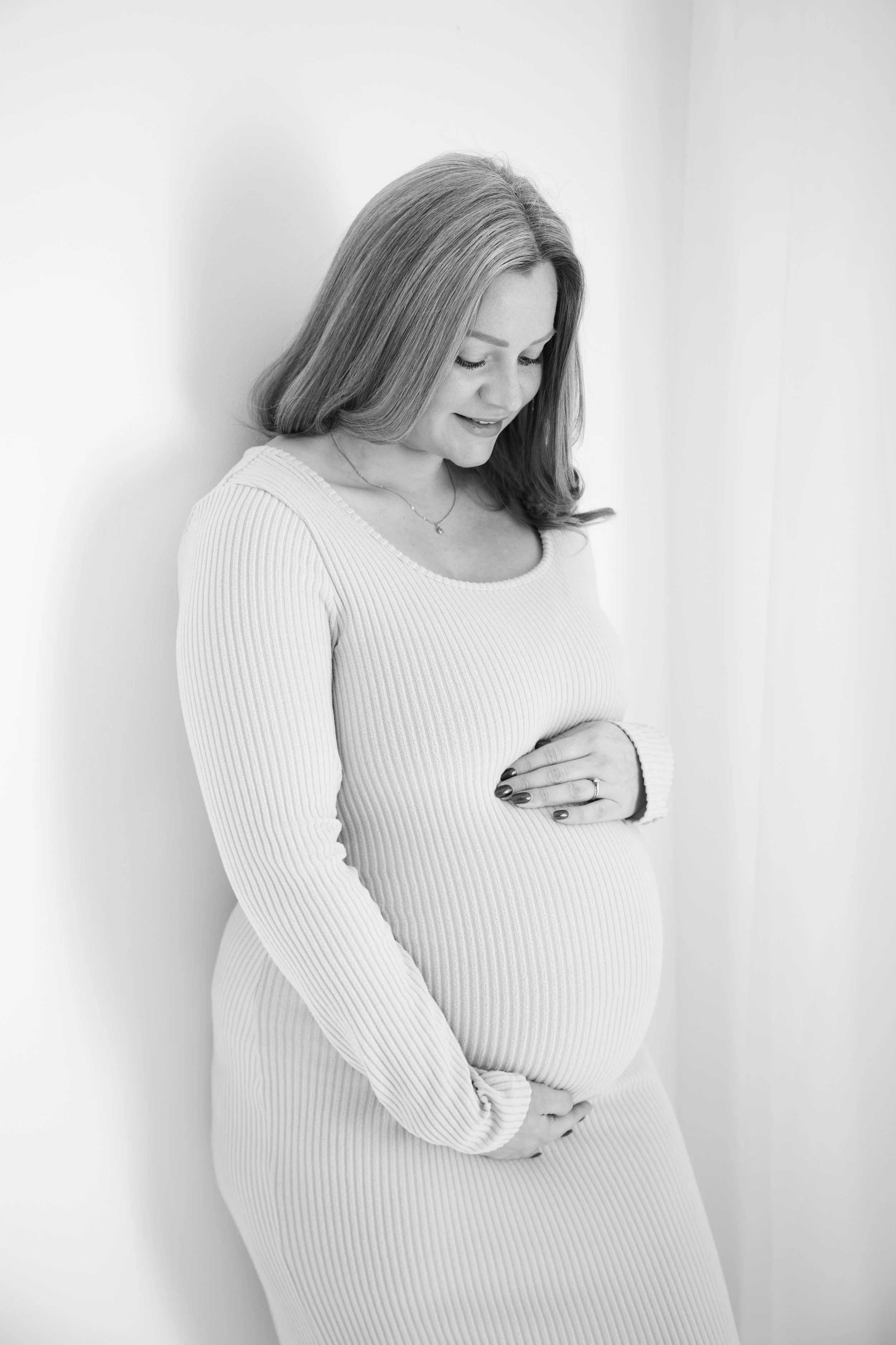 pregnancy-black-white-photo-newcastle.jpg