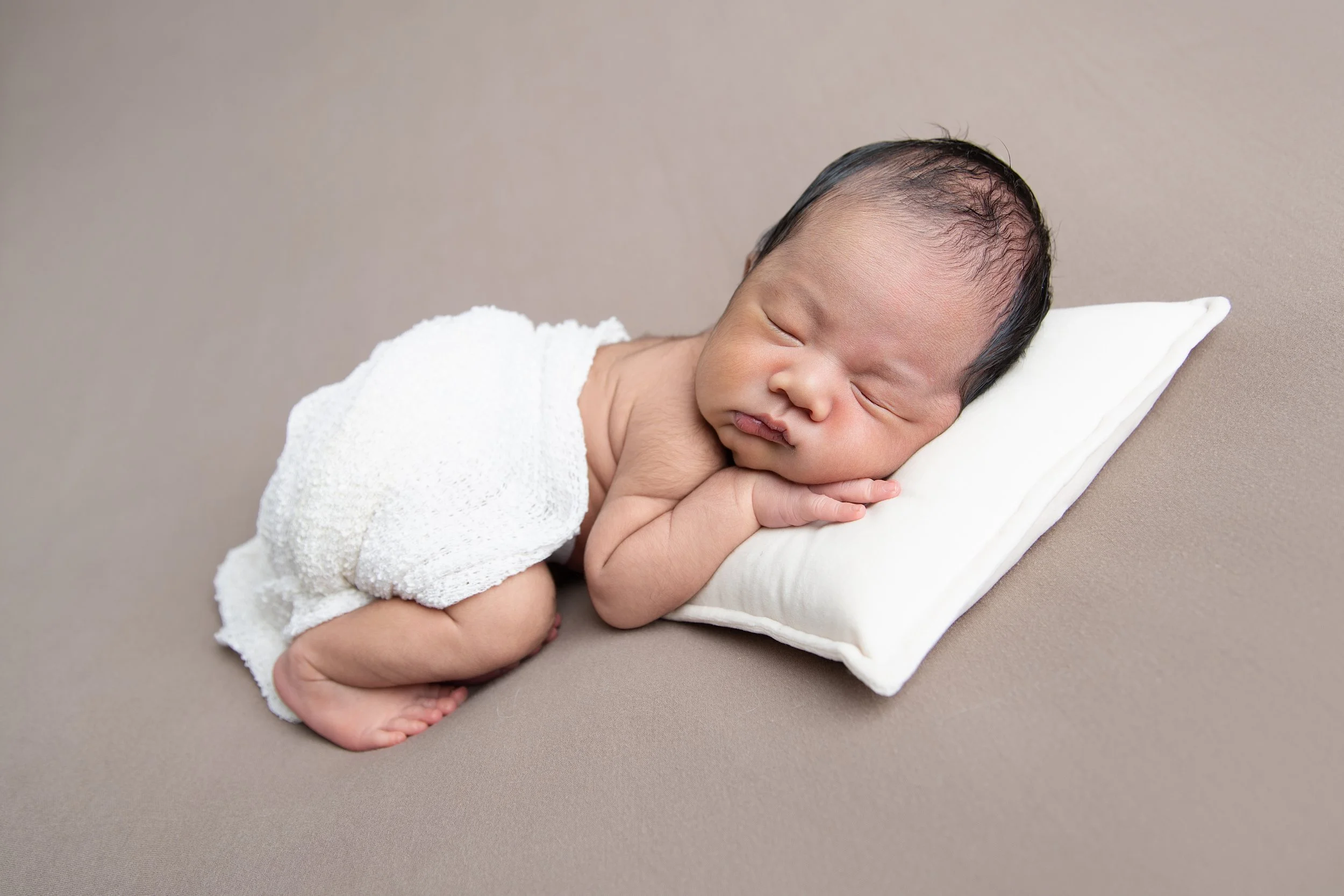 newborn-baby-white-wrap-pillow-neutral-newcastle.jpg