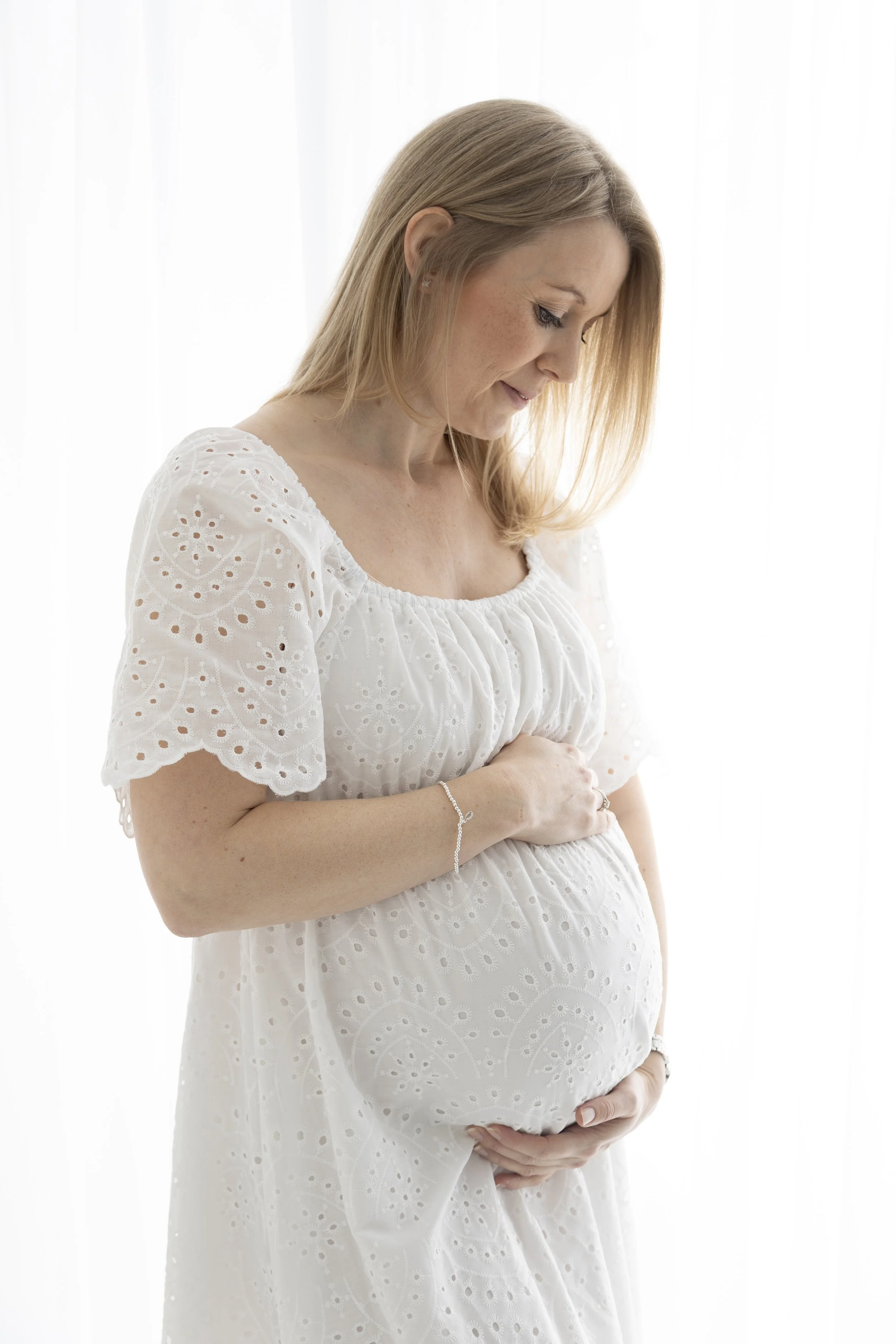 maternity-photo-white-dress-newcastle.jpg