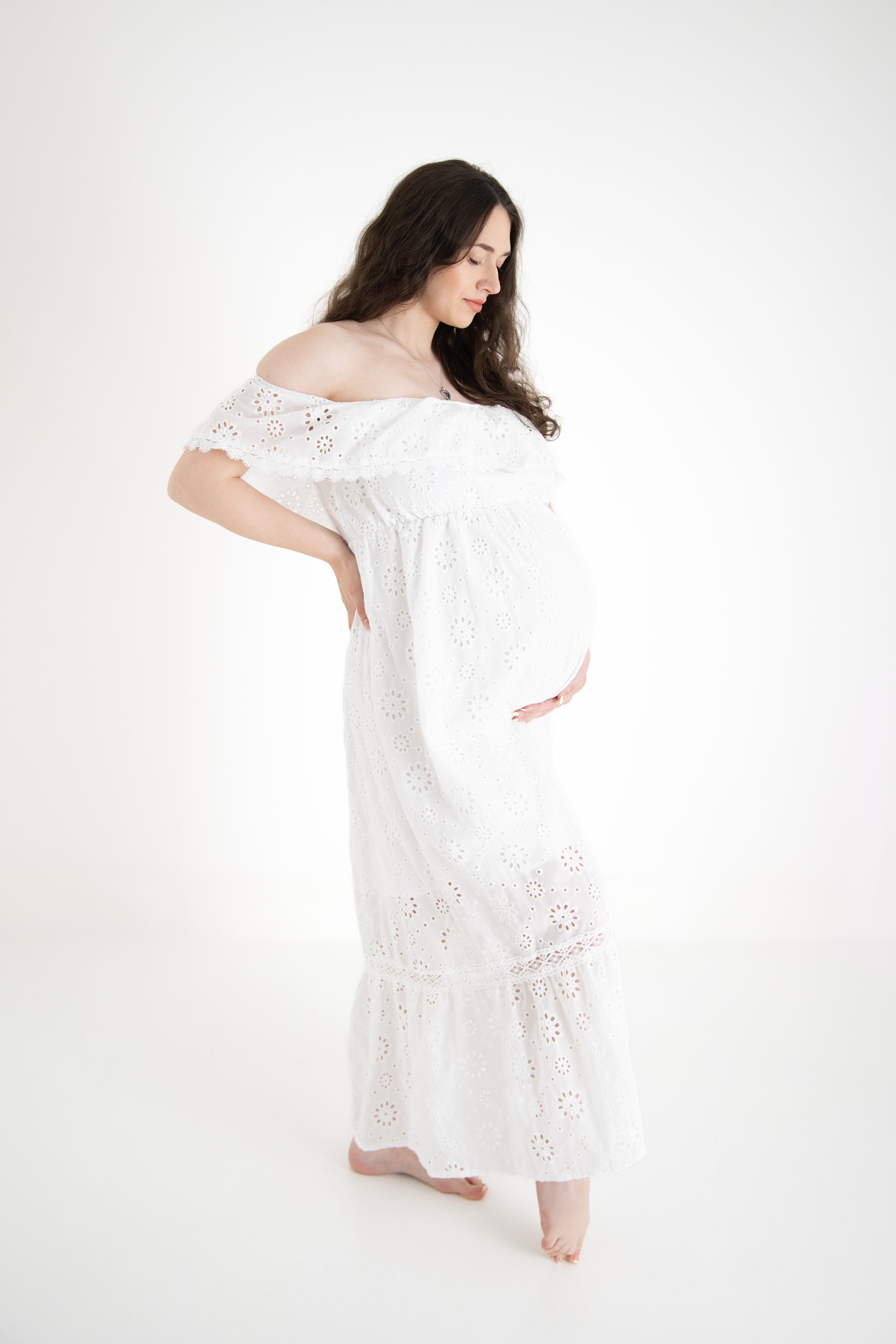 white-pregnancy-photoshoot-newcastle.jpg
