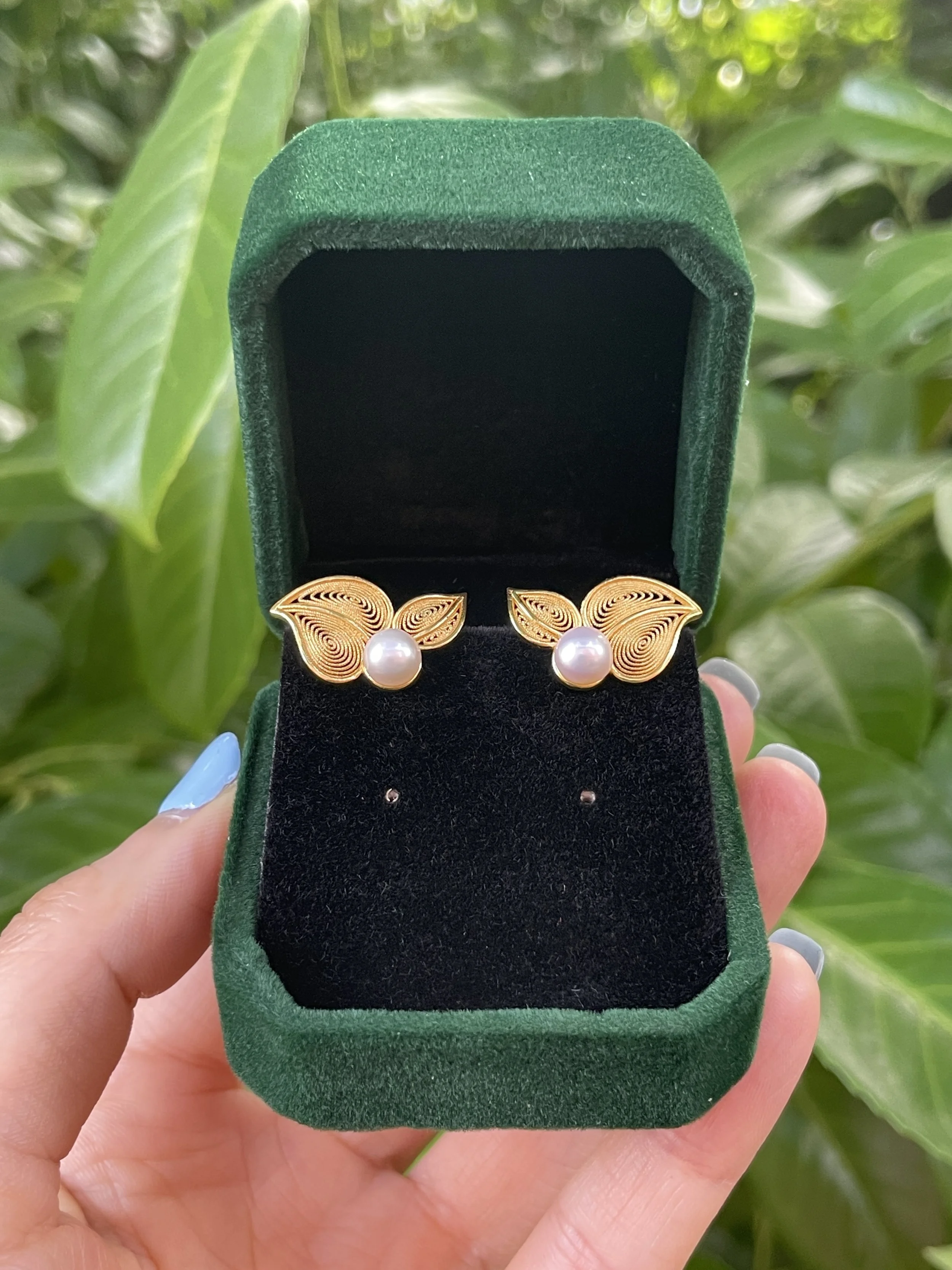 Imperial Filigree Inlay Pearl Stud Earrings (Ginkgo Leaf)