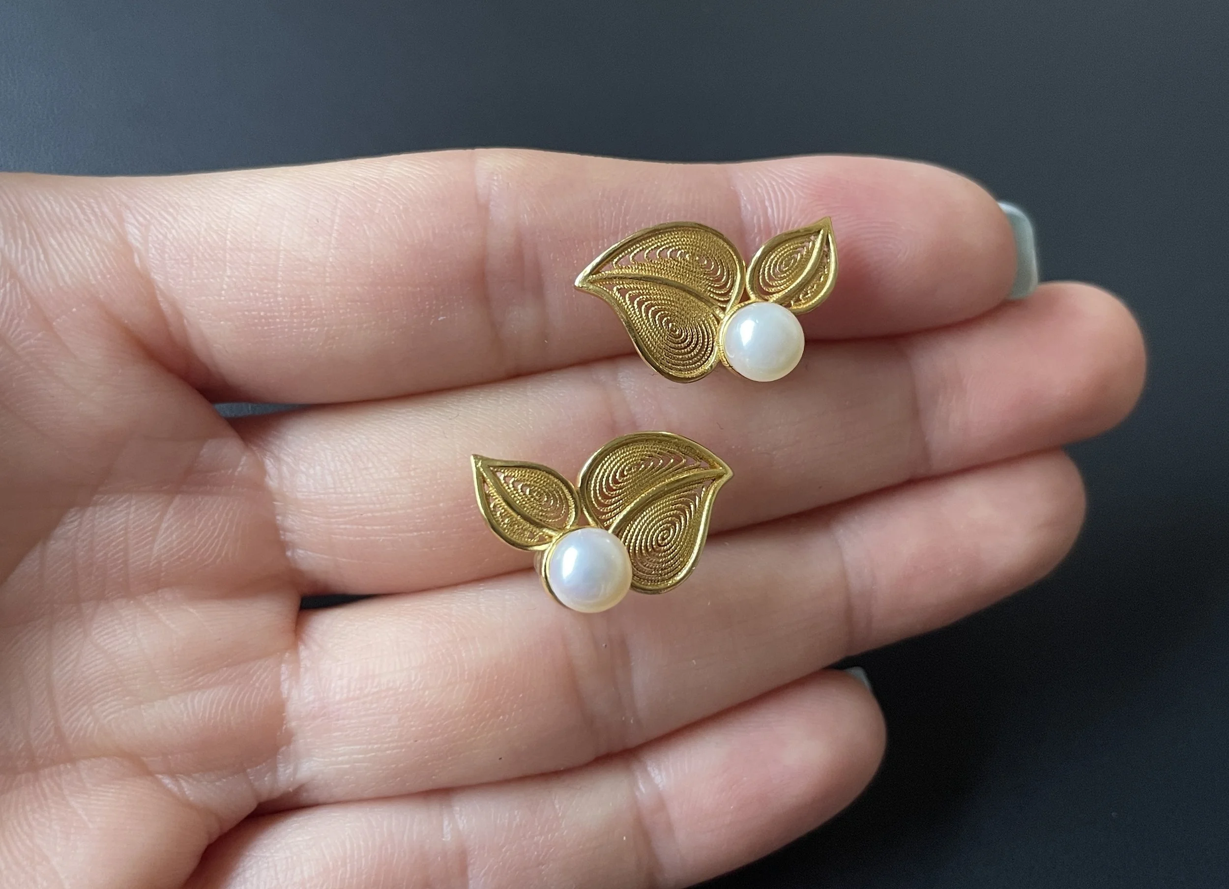 Imperial Filigree Inlay Pearl Stud Earrings (Ginkgo Leaf) Details.jpg