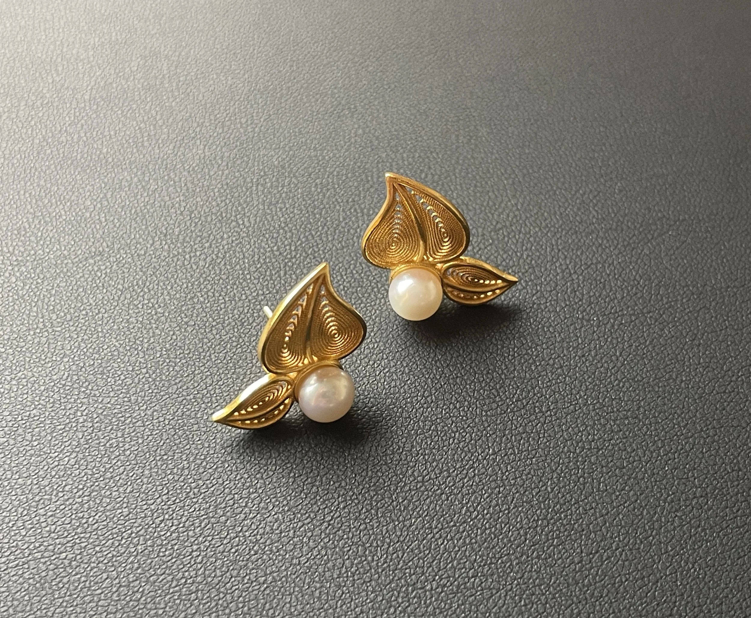 Imperial Filigree Inlay Pearl Stud Earrings (Ginkgo Leaf).jpg