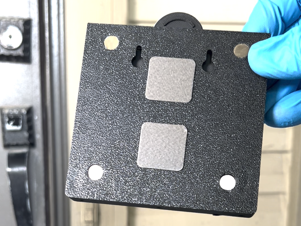 door-sign-with-adhesive-pads.png