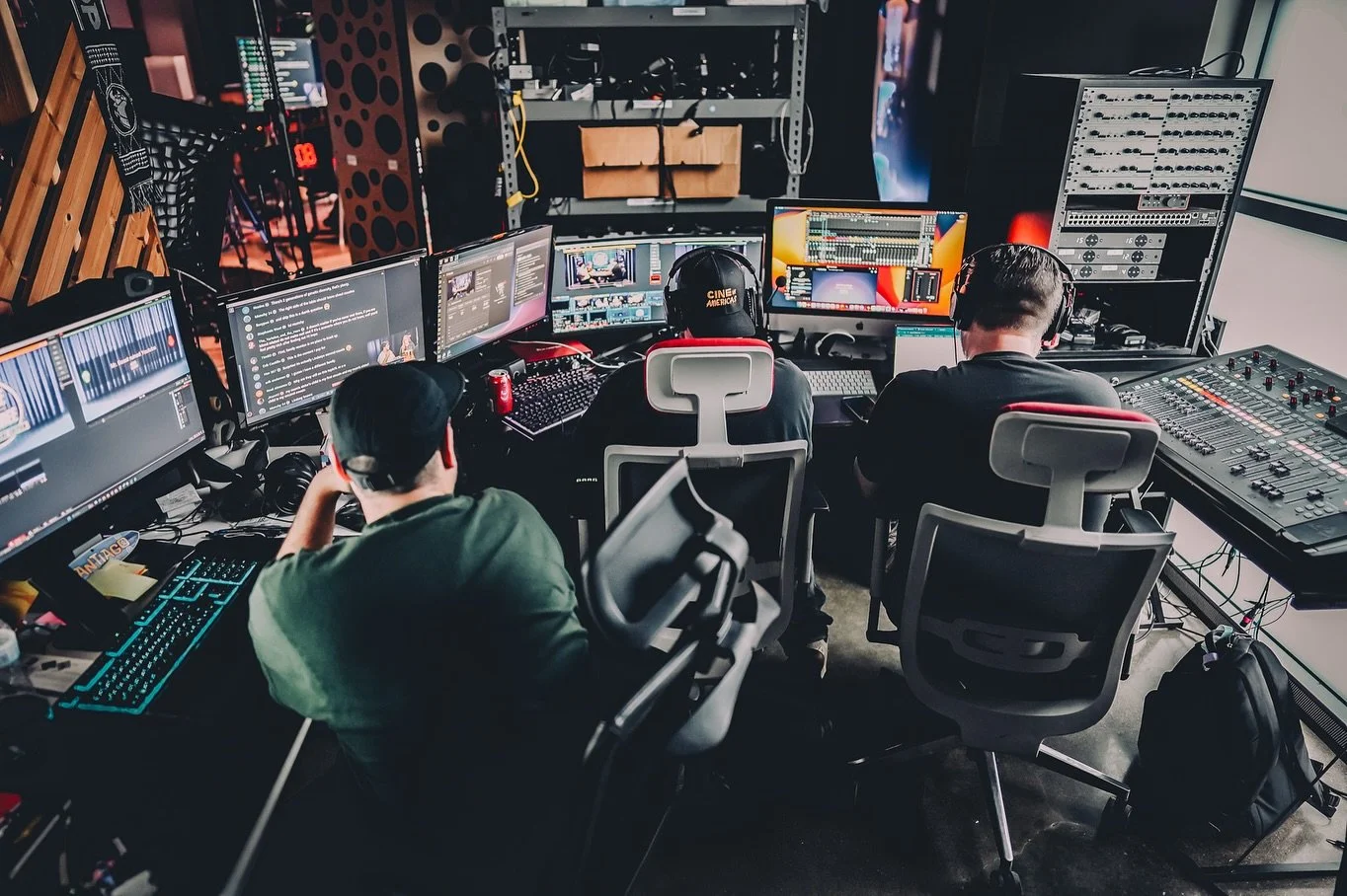 Multicam Live-streaming at Straybird Studios. 
📷 @senorsuarez #fujifilm #contentcreators #youtube