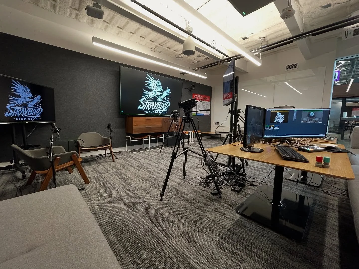 @straybird.studio at @hebdigital with @latinitas teaching video podcasting and technology to the Latin Community in #Austin