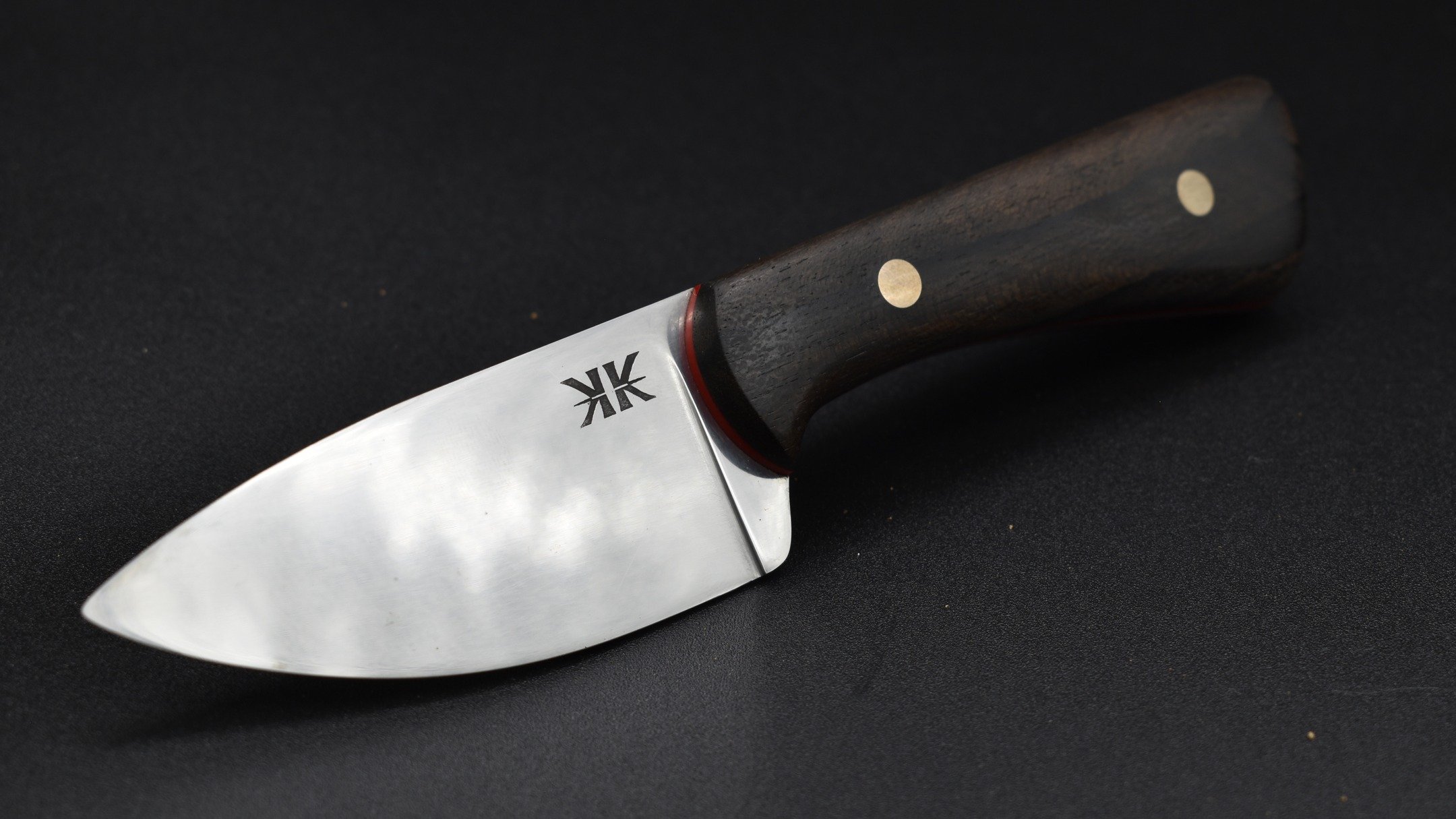 Skinner and sheath. 80CrV2 steel, Zericote and red G10 handle. 

#skinnerknife #hunter #knife #customknife