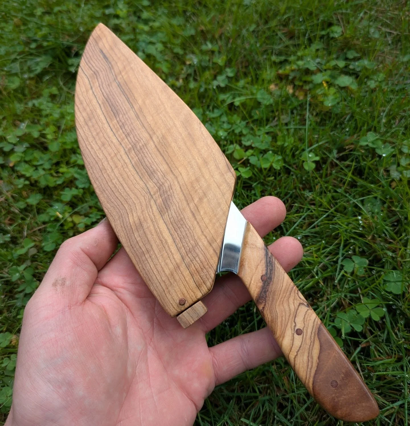 Olive Wood short chef and wooden sheath. 

#chefknife