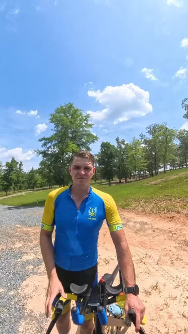 🇺🇦 Привіт! 🇺🇦 Мене звати Джексон.
Я збираю кошти на допомогу Україні. Я буду їхати на велосипеді з Америки до України. Моя подорож - це тридцять країн і більш ніж п’ятнадцять тисяч кілометрів і приблизно п’ять місяців в дорозі. Я почи