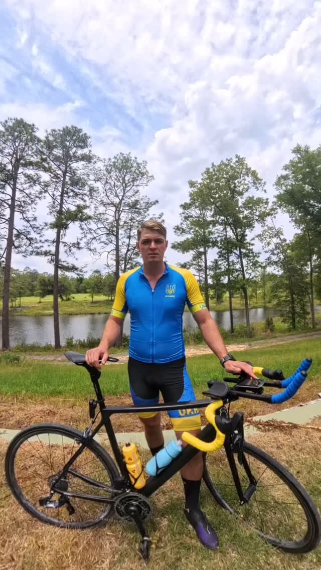 El 1 de junio comenzaré un viaje en bicicleta desde 🇺🇸Los Ángeles hasta 🇺🇦Kyiv para recaudar fondos para Ucrania. Serán más de 16,000 km (10,000 millas) a través de 30 países. Estaré publicando vid
