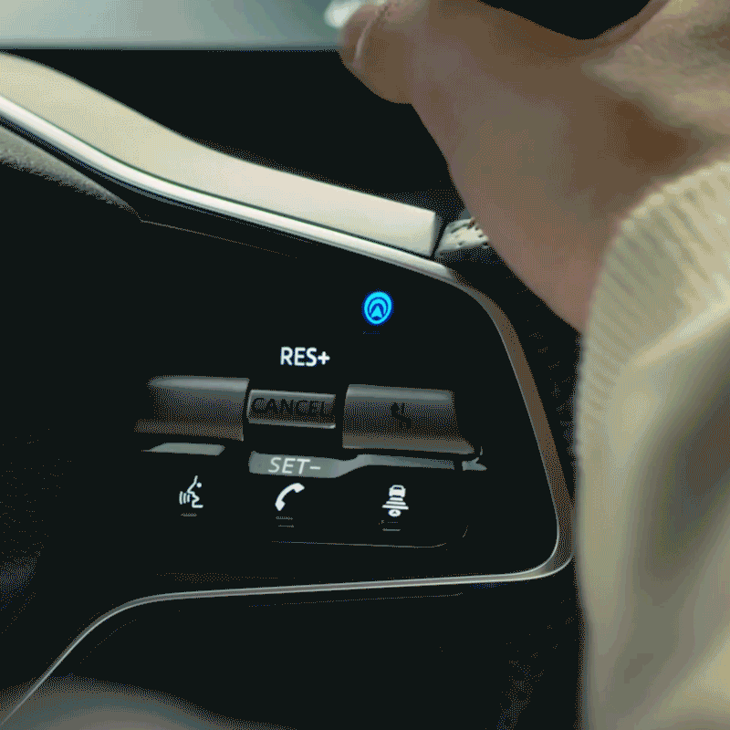 ProPILOT Assist 2.0 steering wheel detail