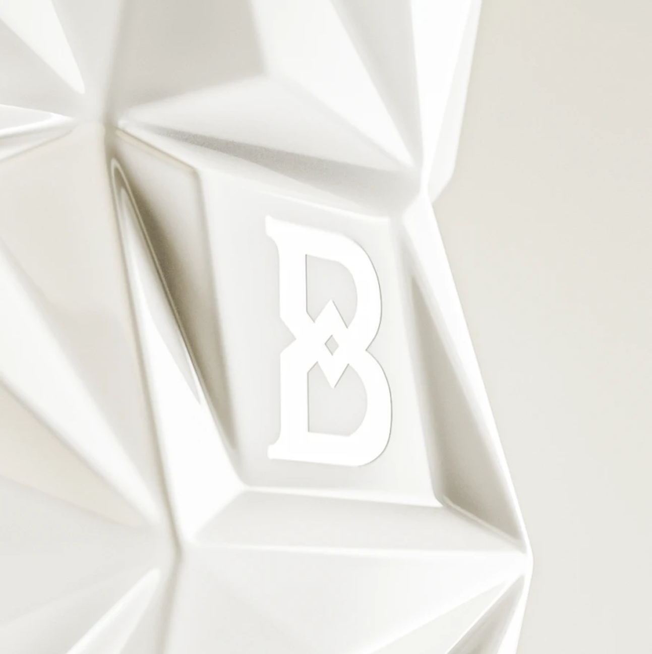 Belvedere 10 — diamond-faceted bottle hero