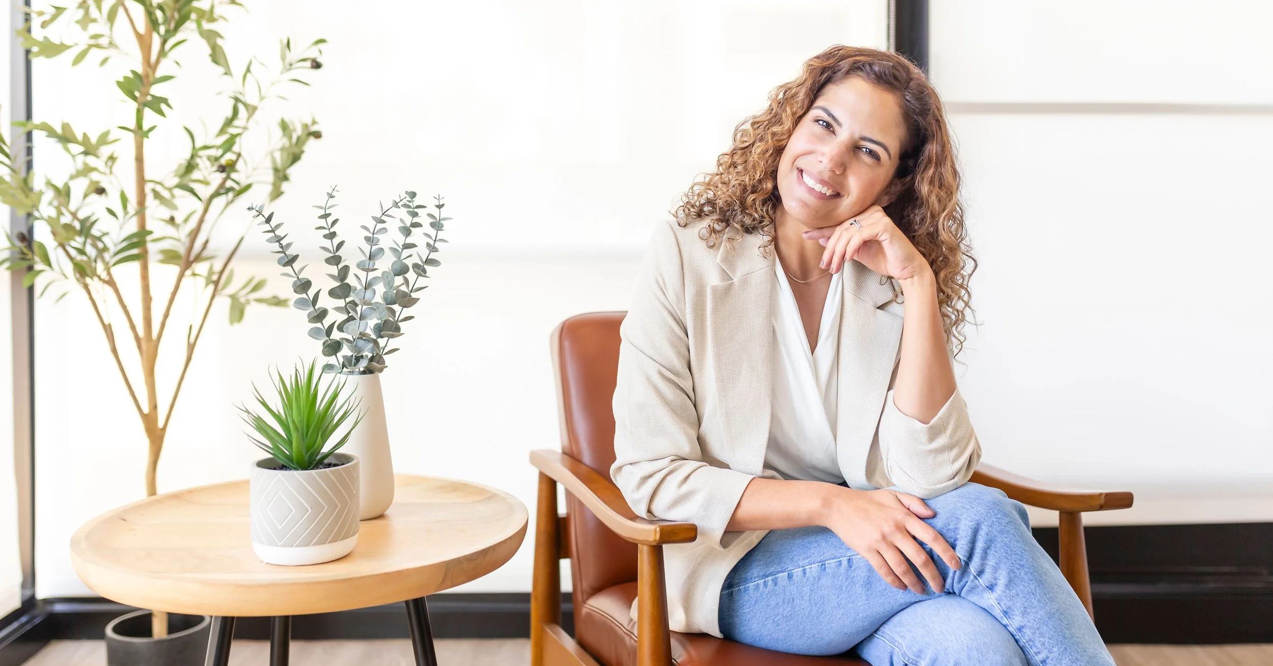 Dr. Adi Soffer, licensed psychologist in California. Hebrew speaker kids teen adult family parenting psychologist