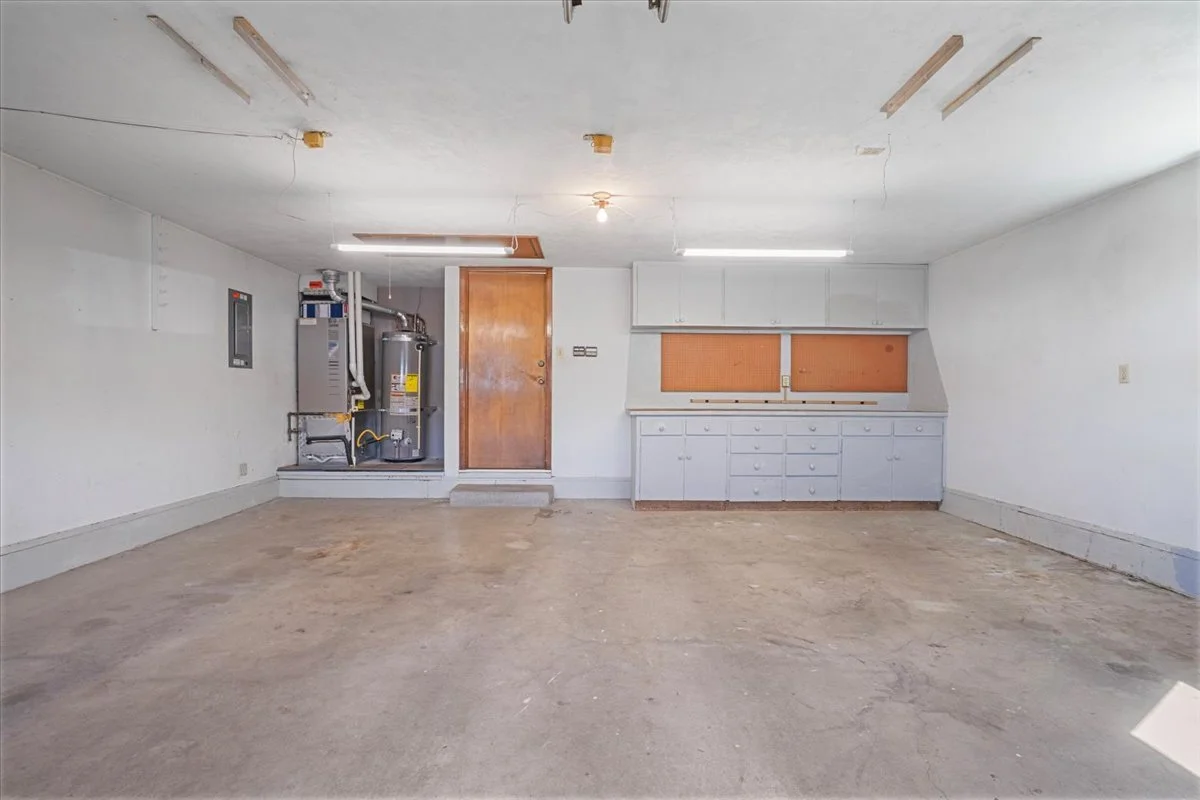 32-Garage.jpg