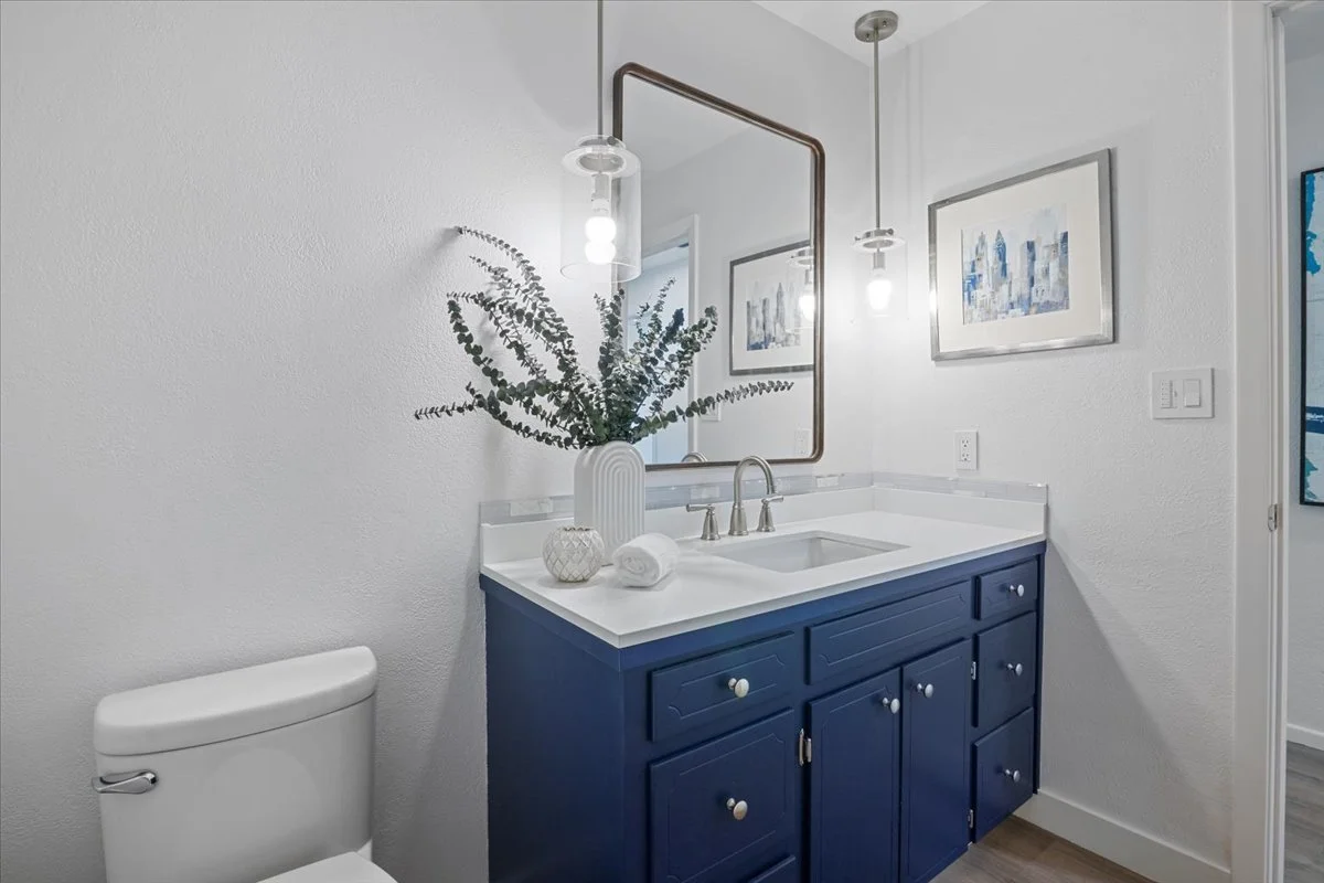 17-Bathroom.jpg