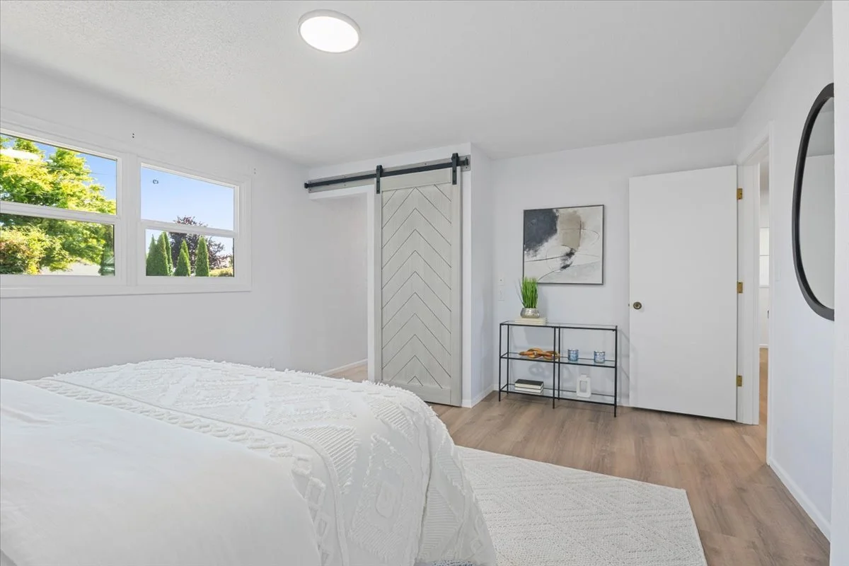 19-Primary Bedroom.jpg