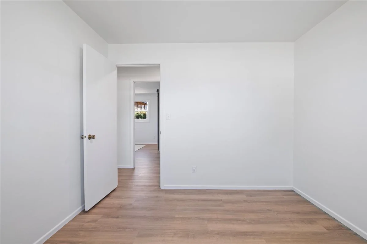 23-Bedroom 1.jpg