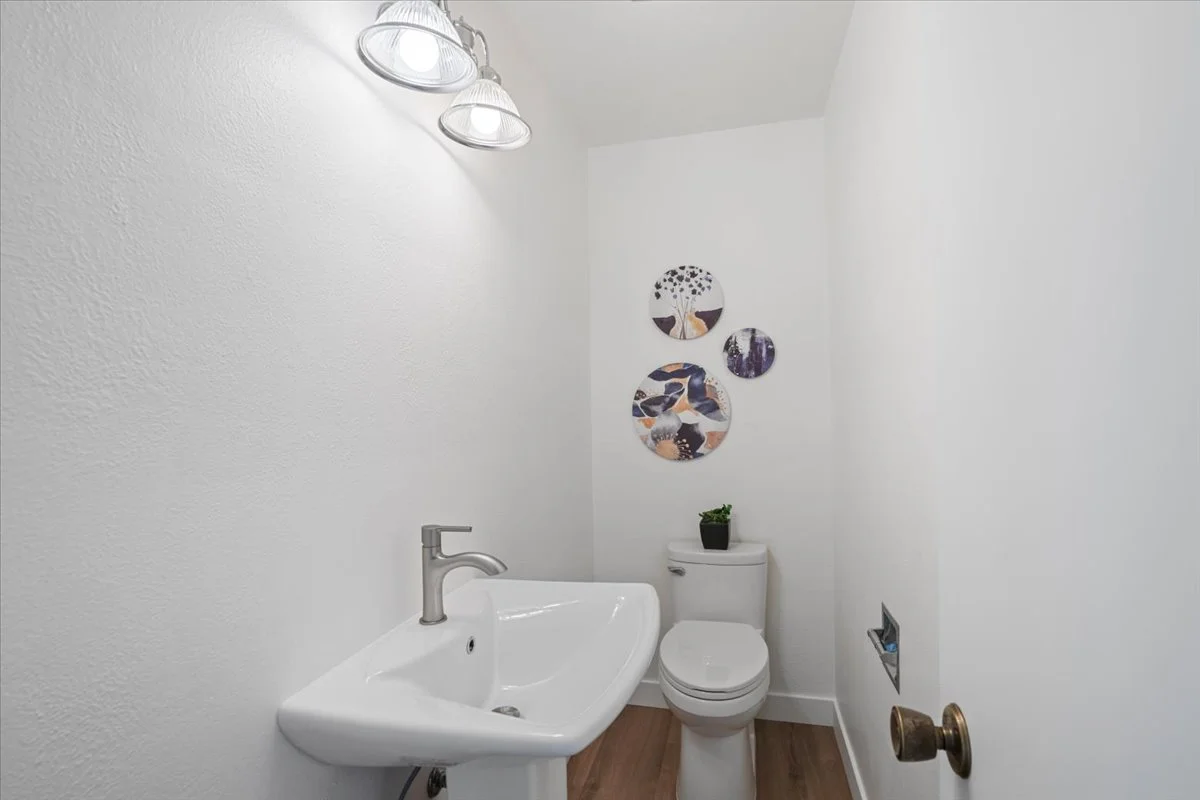 31-Bathroom.jpg
