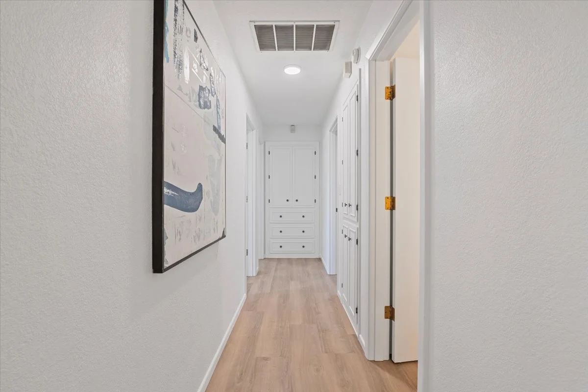 15-Hallway.jpg