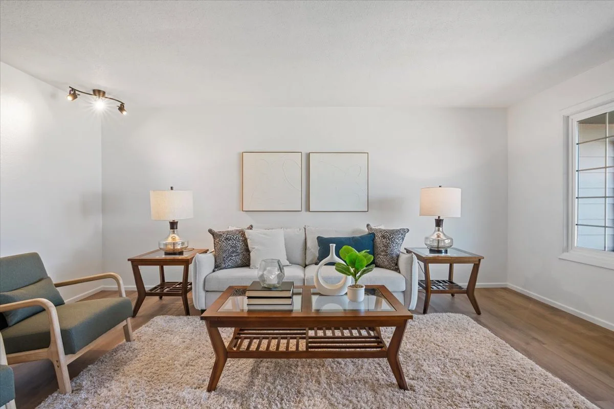09-Living Room.jpg