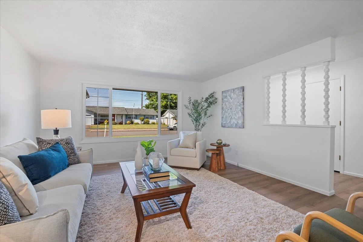07-Living Room.jpg