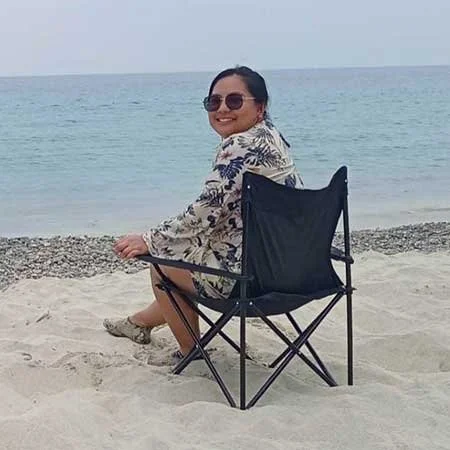 Jaya-on-the-beach.jpg