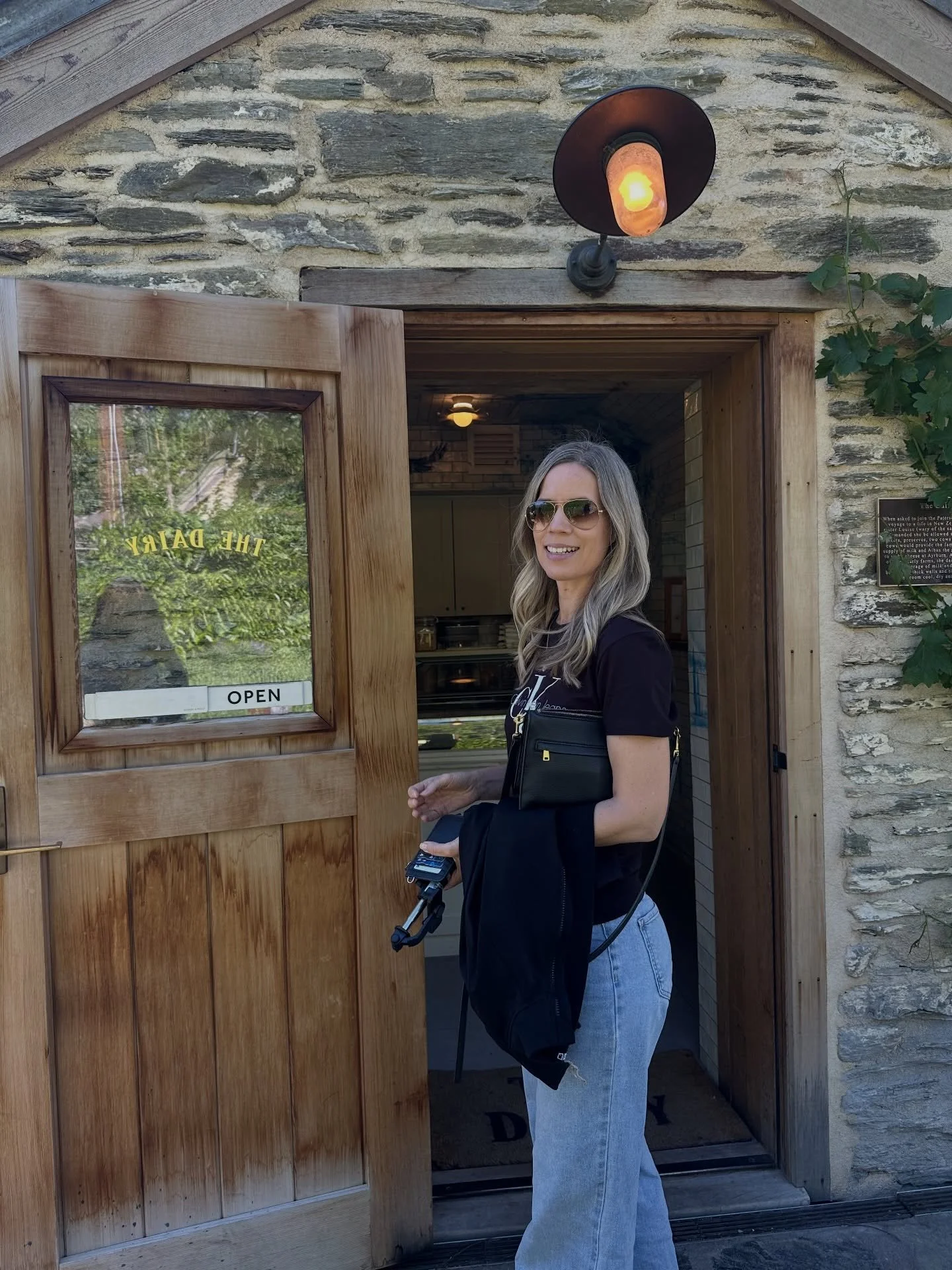 I&rsquo;ve been in financial services since 2006, with experience across banking, insurance, compliance, and ACC case management - which means I know how to handle all the details and explain things clearly. 

Now working for myself, I focus on what 