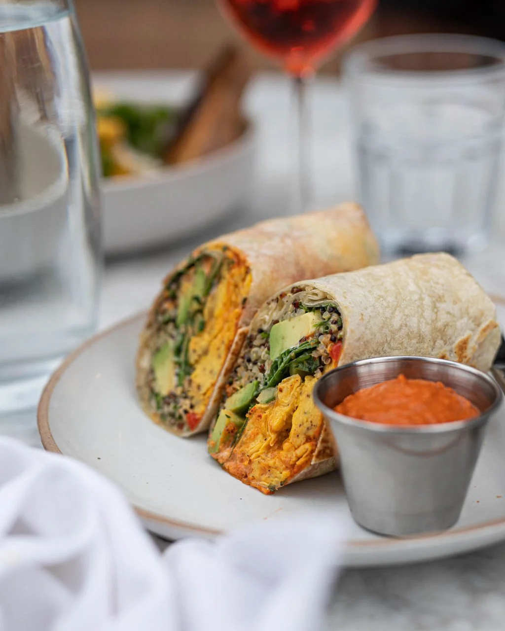 Photo du breakfast burrito chez zinqué Paris, restaurant franco-californien