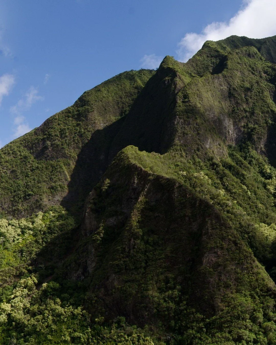 ʻĪao Valley is one of Maui&rsquo;s most scenic attractions, located within ʻĪao Valley State Monument near the town of Wailuku. 
The lush valley is famous for the iconic ʻĪao Needle, a towering green rock formation that rises dramatically above the r