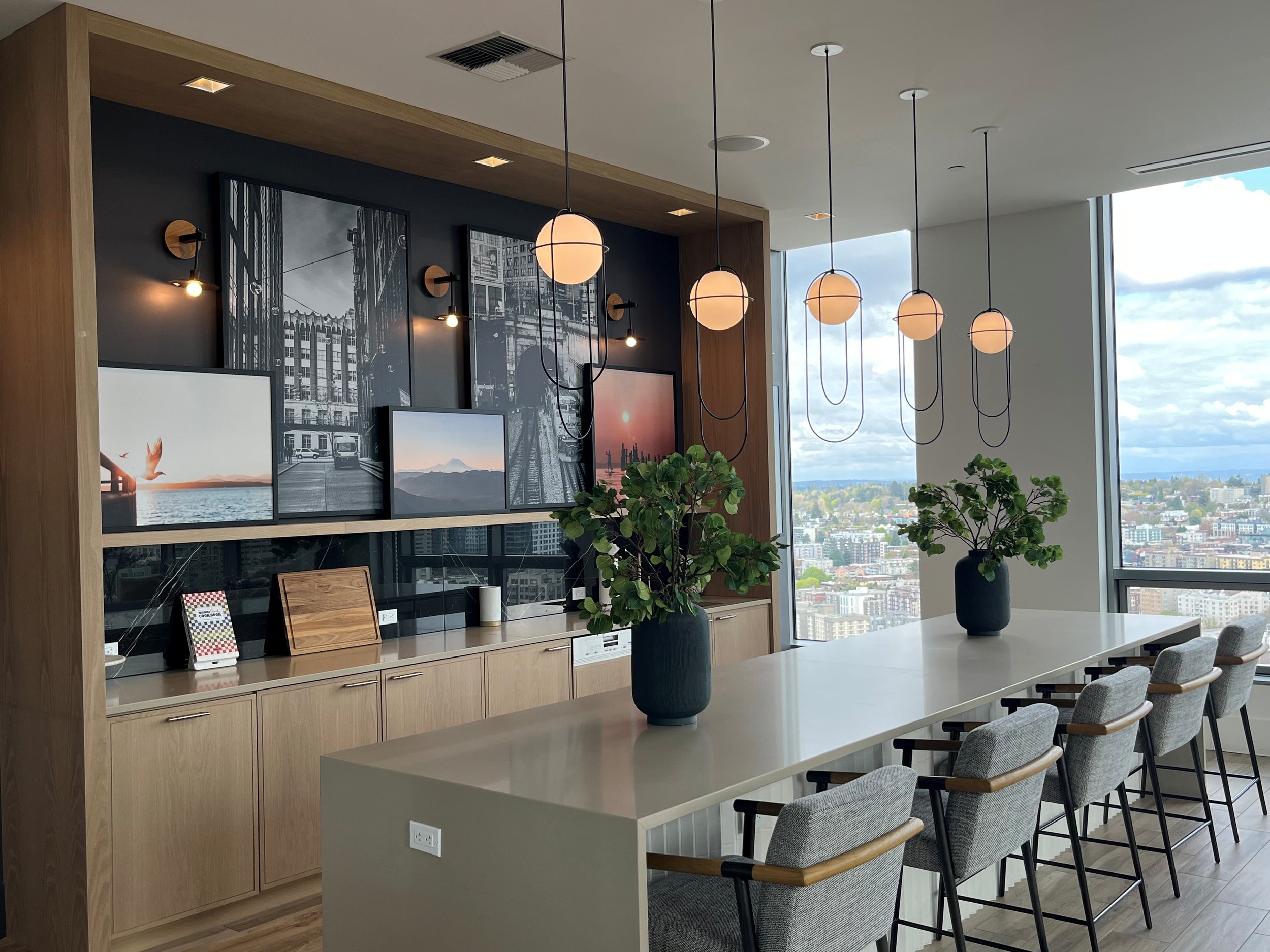 Sky Lounge Conference/Dining Area