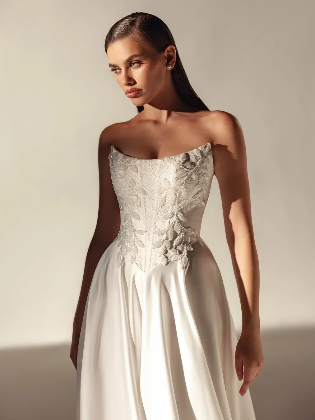 3-LAYLA-Elegant-Wedding-Dress-A-Line-Strapless-Neckline-with-Floral-Lace-Appliqué-Bridal-Gown_1013x1351_jpg.webp