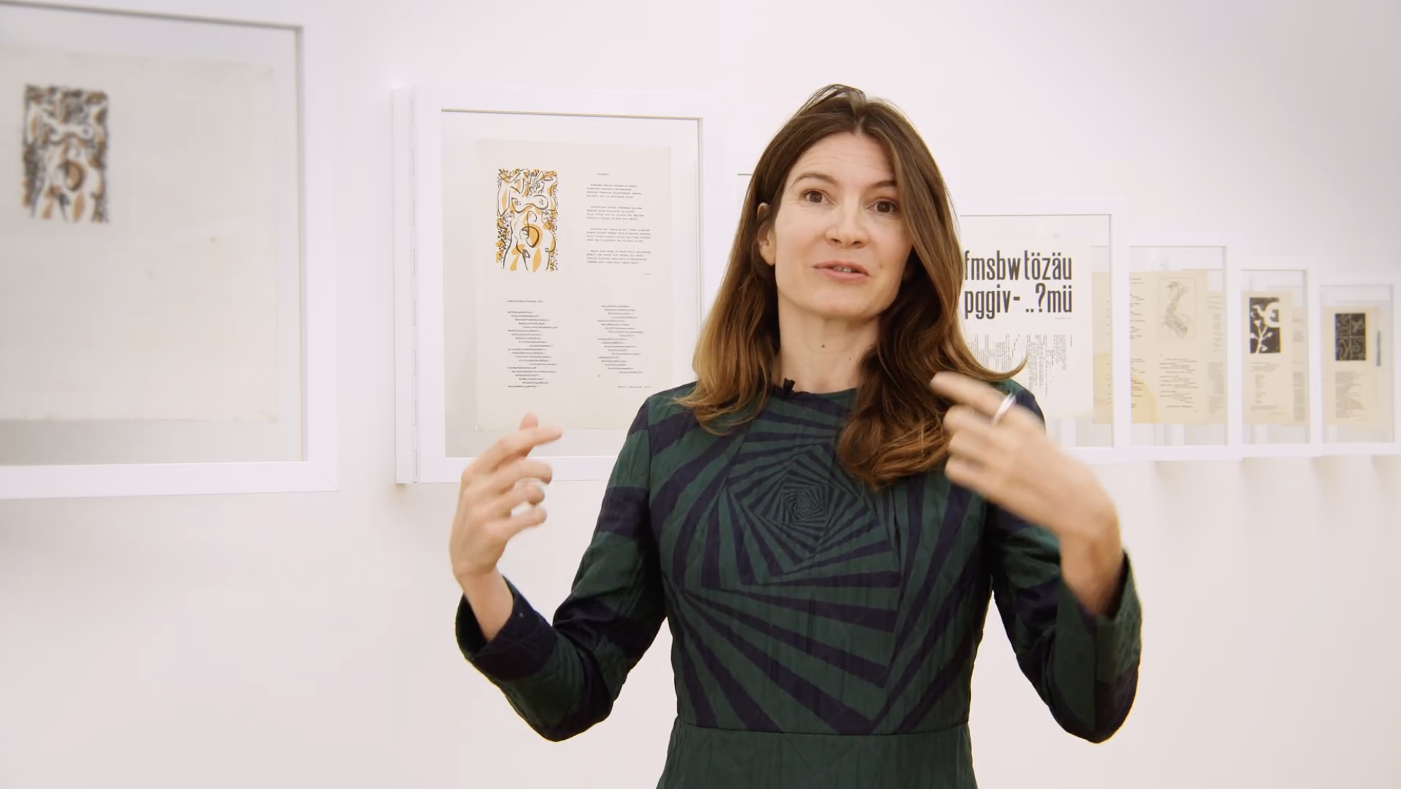 Julia Marchand with Poésie de mots inconnus by ILIAZD 2.png