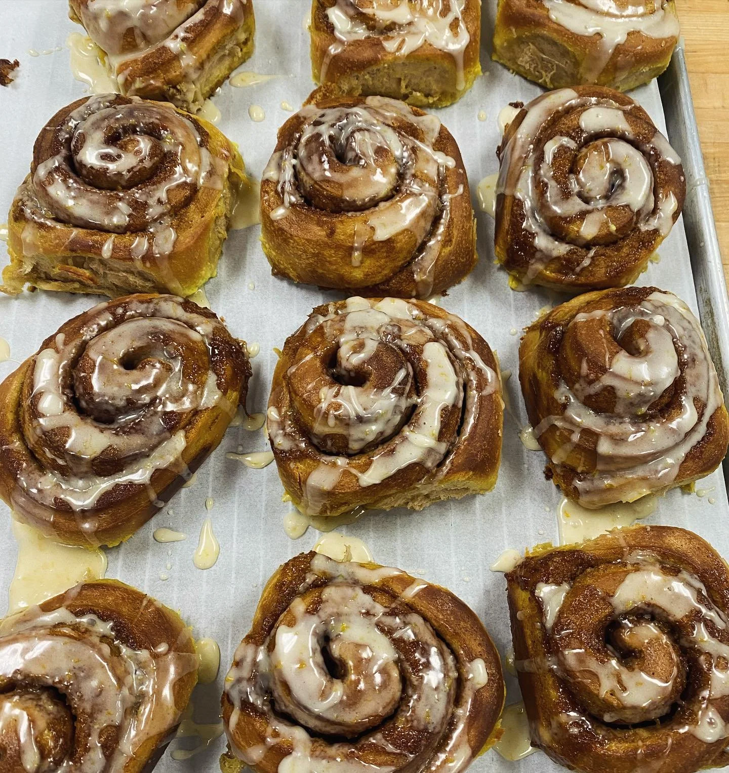 Saturday&rsquo;s Hibernation Solstice Market is the first official pop-up market in @cloudmountainkombucha new space so I feel like this part of the equation needs highlighted and celebrated. 

Andrew, Aimee, Kyle, and Carlie have worked soooo hard t