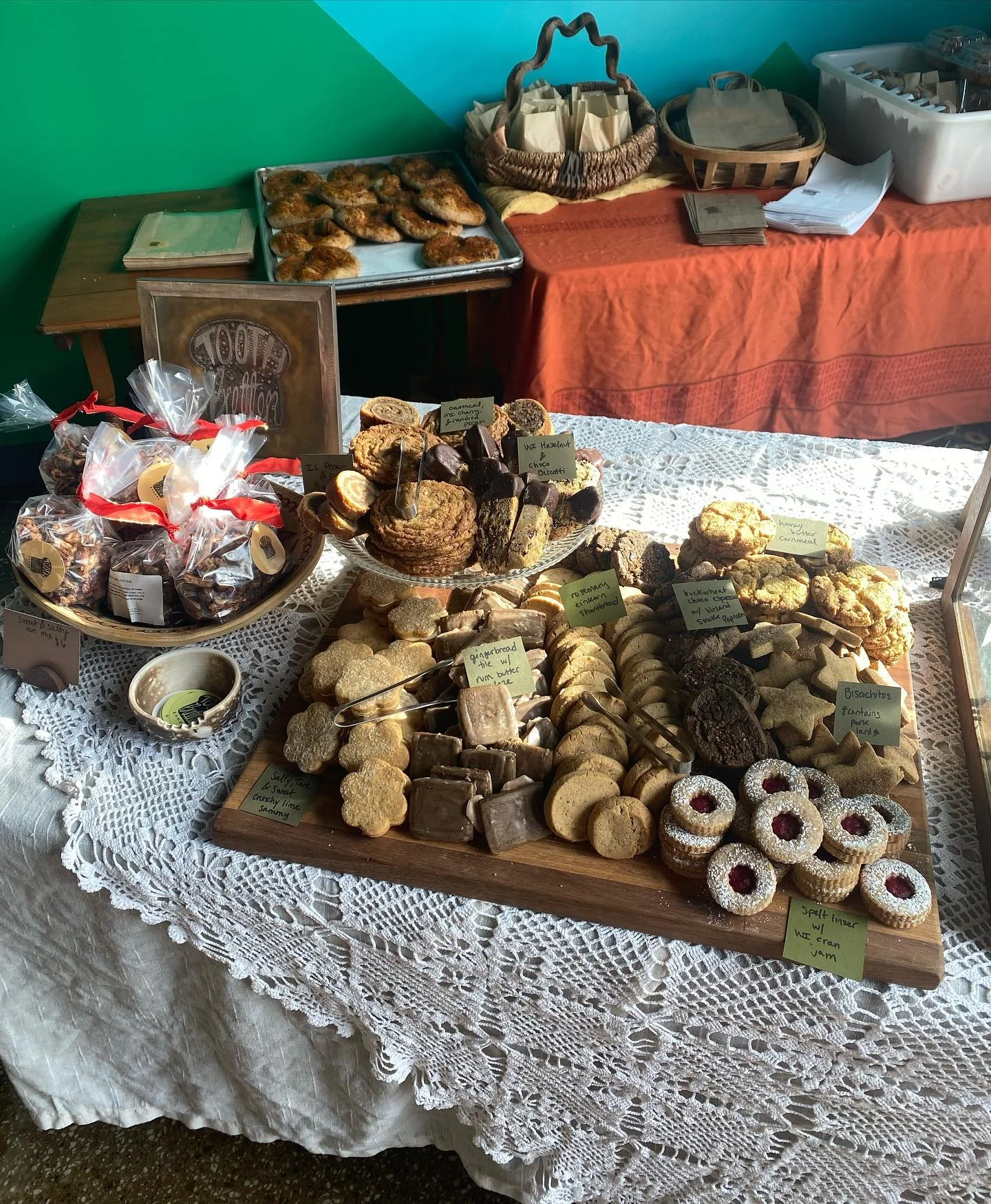 Thank you to EVERYONE that showed up to the Hibernation Solstice Mkt yesterday at @cloudmountainkombucha . I&rsquo;d call it a smashing success. It was real good getting to see so many folks be jolly and giddy and enjoy themselves amongst the magic t