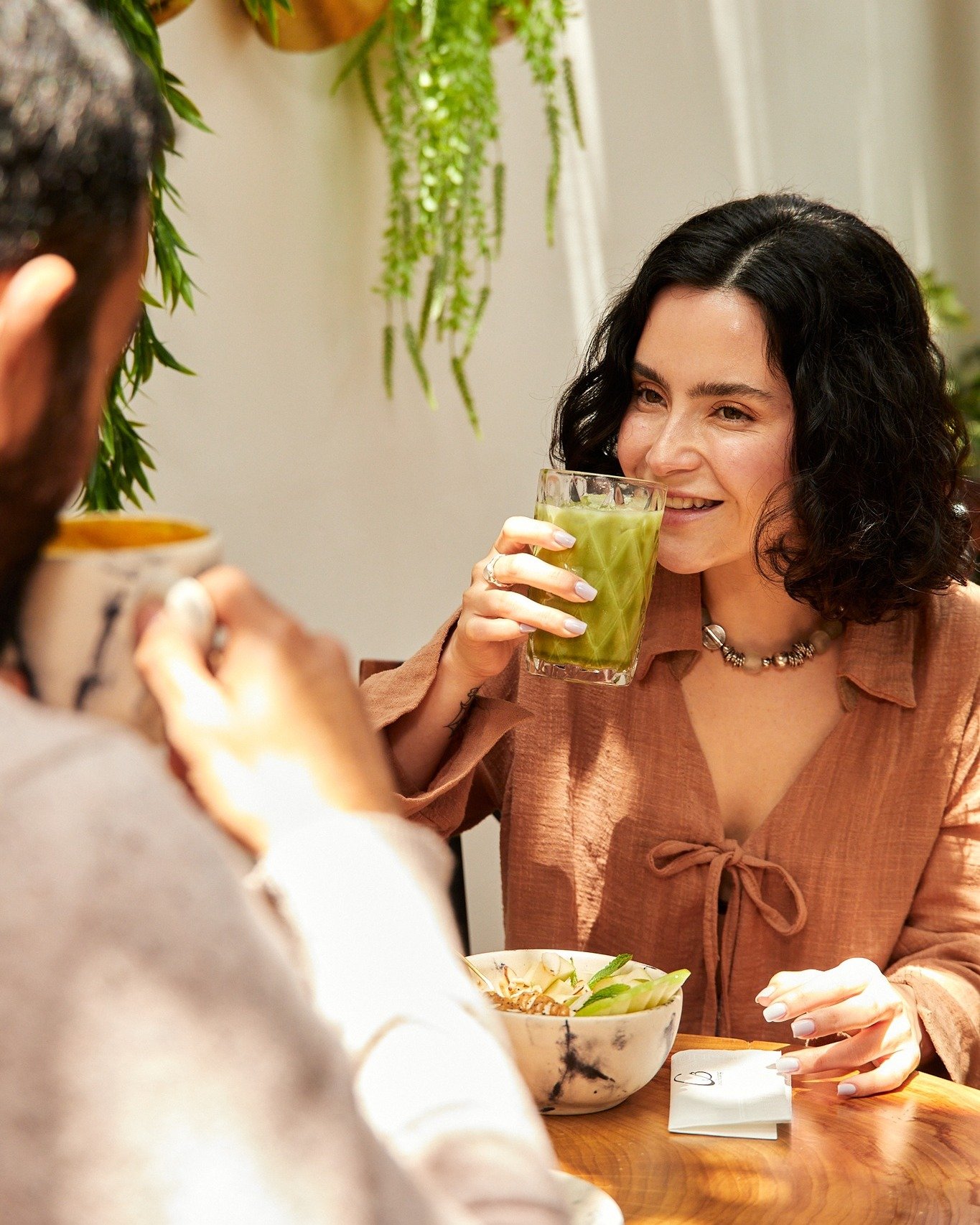 As&iacute; se vive el brunch en Casa Belang✨🍃

&iquest;Ya viniste a probarlo?

Te esperamos de lunes a s&aacute;bado de 8am a 1pm. Barra de caf&eacute; abierta hasta las 8pm.☕🥳

#BrunchTijuana #BuenCaf&eacute; #Caf&eacute;Tijuana #brunchTijuana