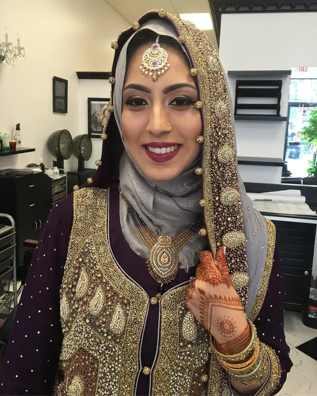 Makeup Details:
foundation: @maccosmetics 
powder: @maccosmetics 
bronzer: @maccosmetics 
blush: @etudes_studio 
highlight: @anastasiabeverlyhills 
lips: @nyxcosmetics