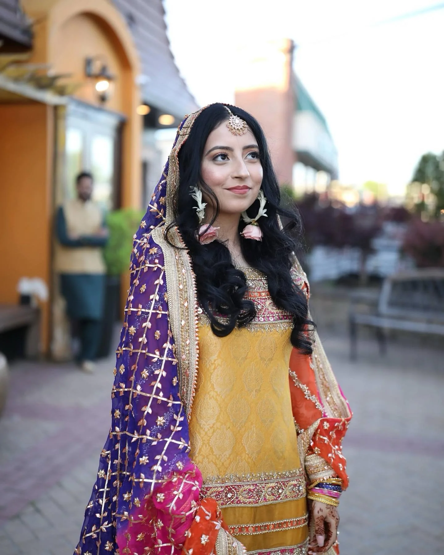 B I S M A 
&bull;
Bisma wanted a simple &amp; minimalistic look for her Mehendi day to embrace her natural beauty! 
&bull;
#wedding #weddingmakeup #makeupartist #nymua #nycmua #bridalmakeup #partymakeup #makeuplooks #bridalartist #desiwedding #nycmak