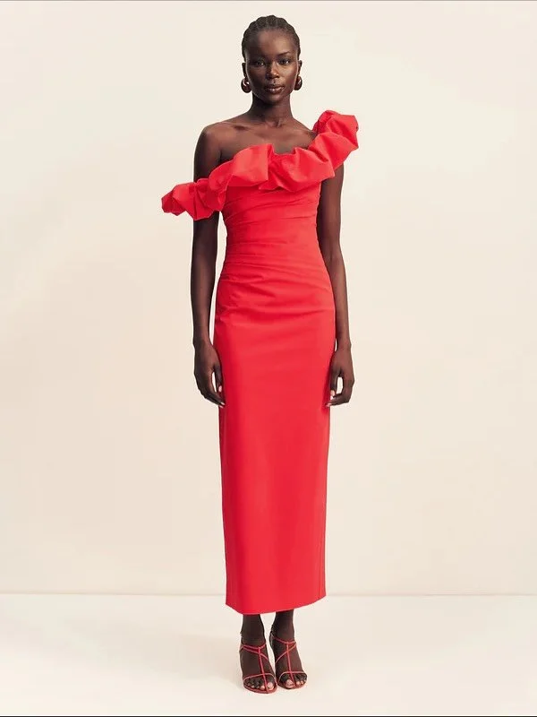 Just landed! ✨

This one&rsquo;s for my size 6 beauties &mdash; a gorgeous dress by Shona Joy. Features a flattering fitted silhouette and a playful ruffle detail that can be worn on or off the shoulder. 

For all enquiries, send me a DM.  Will be ad