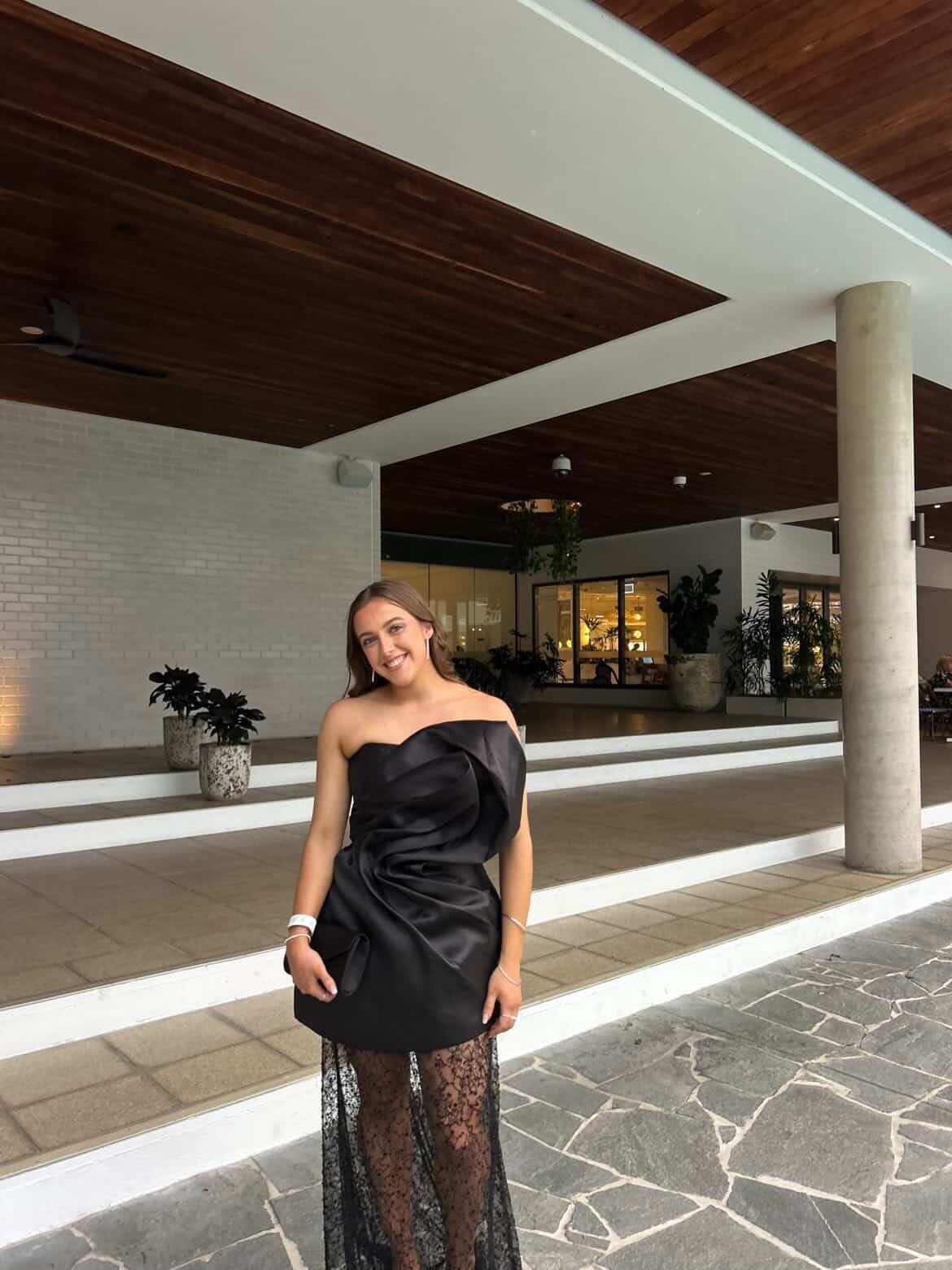 Soph knows what she&rsquo;s doing 💫 

Why spend $900 on a dress you&rsquo;ll wear once, when you can hire it for a fraction of the price?

This gorgeous girl wore our new Adalina dress to her 1/2 way Medicine Ball and looked INCREDIBLE!! 😍🔥

#dres