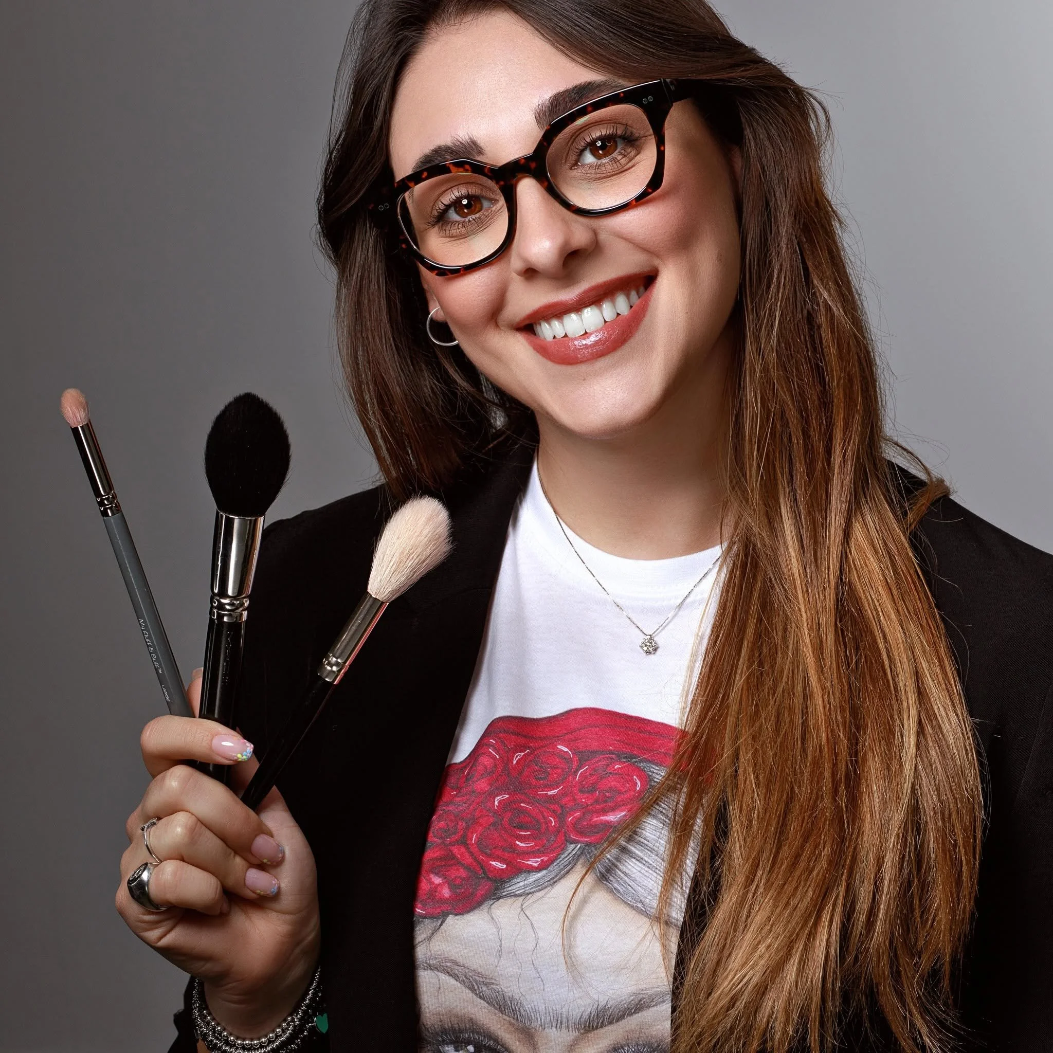 Portrait of Sonia Cuddemi, professional bridal makeup artist in Sicily specialising in natural, elegant and timeless wedding beauty