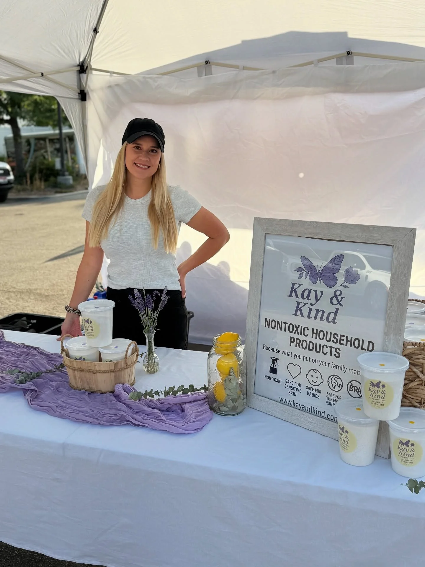 ☀️ Saturdays are for sunshine, community, and a little Kay & Kind magic ✨ Find me at the Eagle Farmers Market and let’s make your home smell amazing + stay non-toxic 💜 Can’t wait to see you there!
#nontoxichome #smallbusinesssaturday