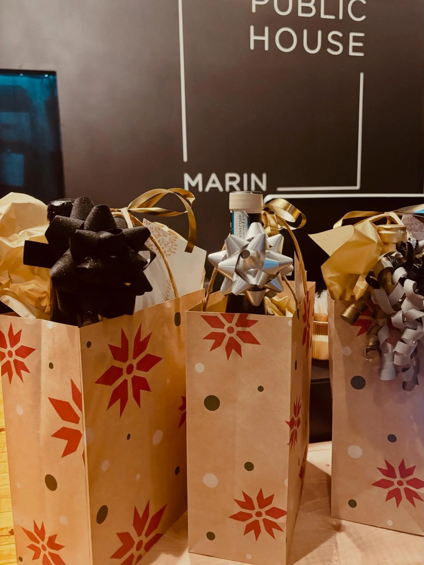 Holiday magic is in the air! Make someone's season brighter with our Public House Marin Gift Bag, featuring Italian Vino, a sweet loaf, and a gift card. Pick it up during our normal hours and spread the cheer! #holidayspirit #giftideas #fairfaxopenfo