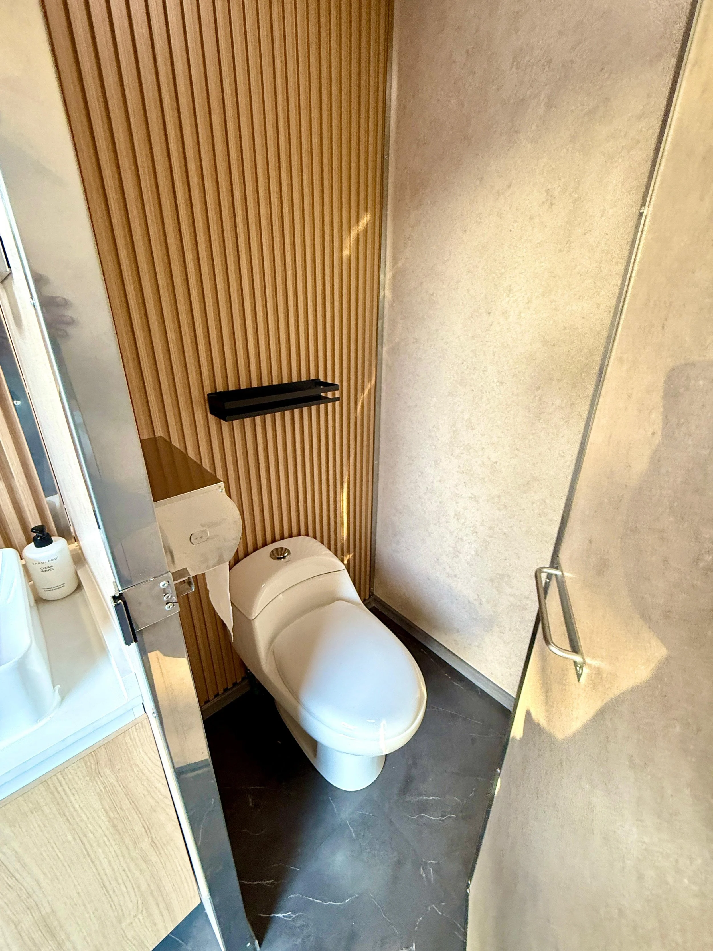 luxury portable bathroom trailer rental toilet