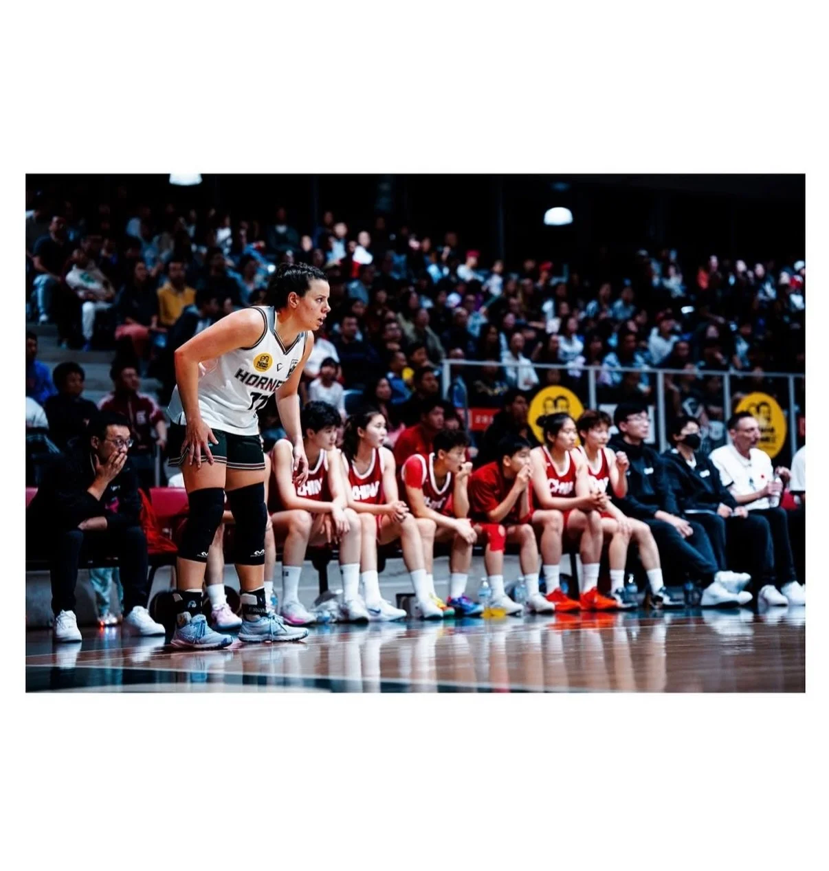 The @hillshornets community showed up for China&rsquo;s U18 National Team! The crowd was electric and passionate. How fortunate are we to have played in front of them and against these talented young girls 🐝💛

📸 @damianclarkshoots