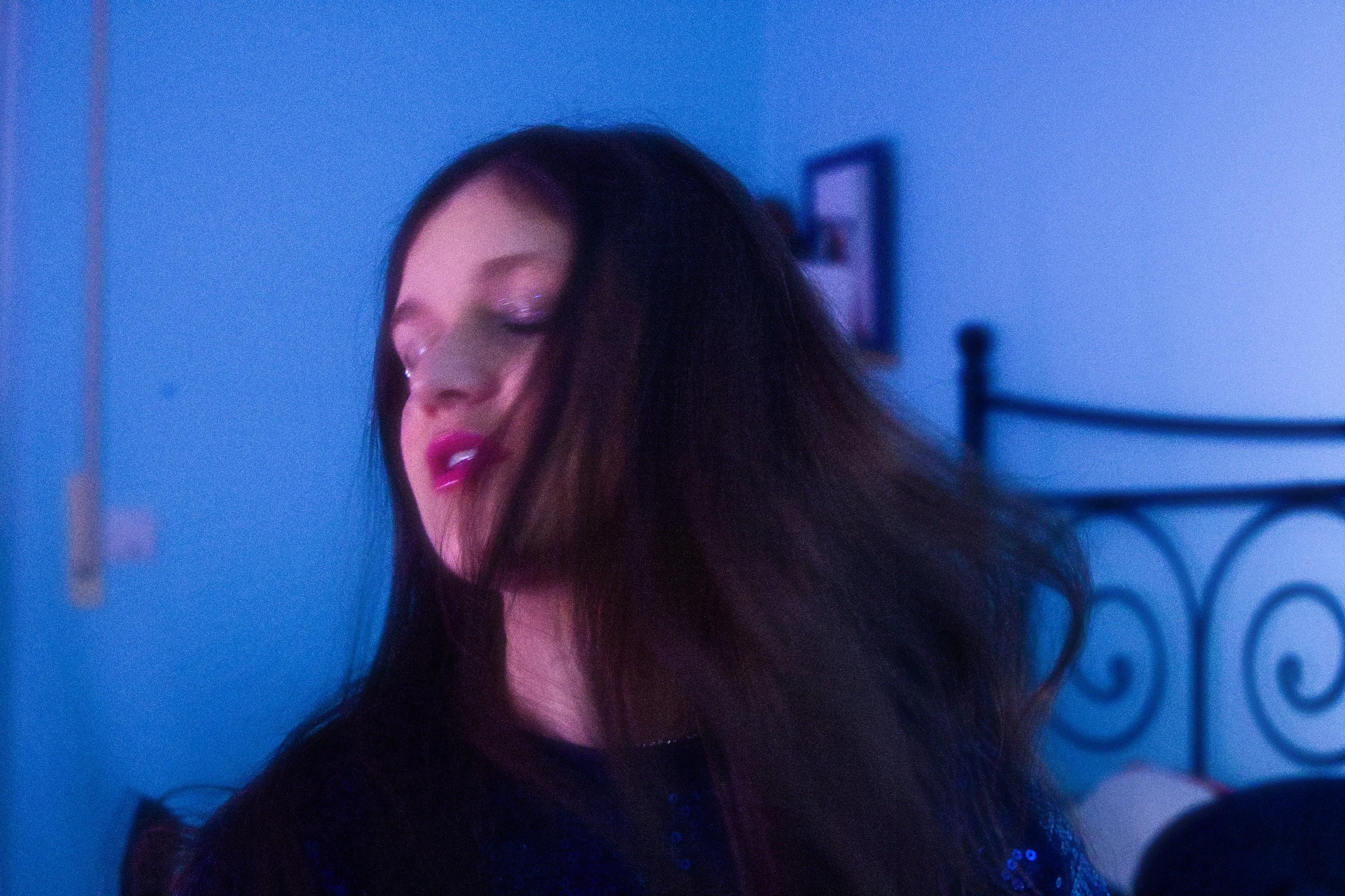 Static in the Chest: Mara Van Dyck’s Honest Path to “Not Alone”