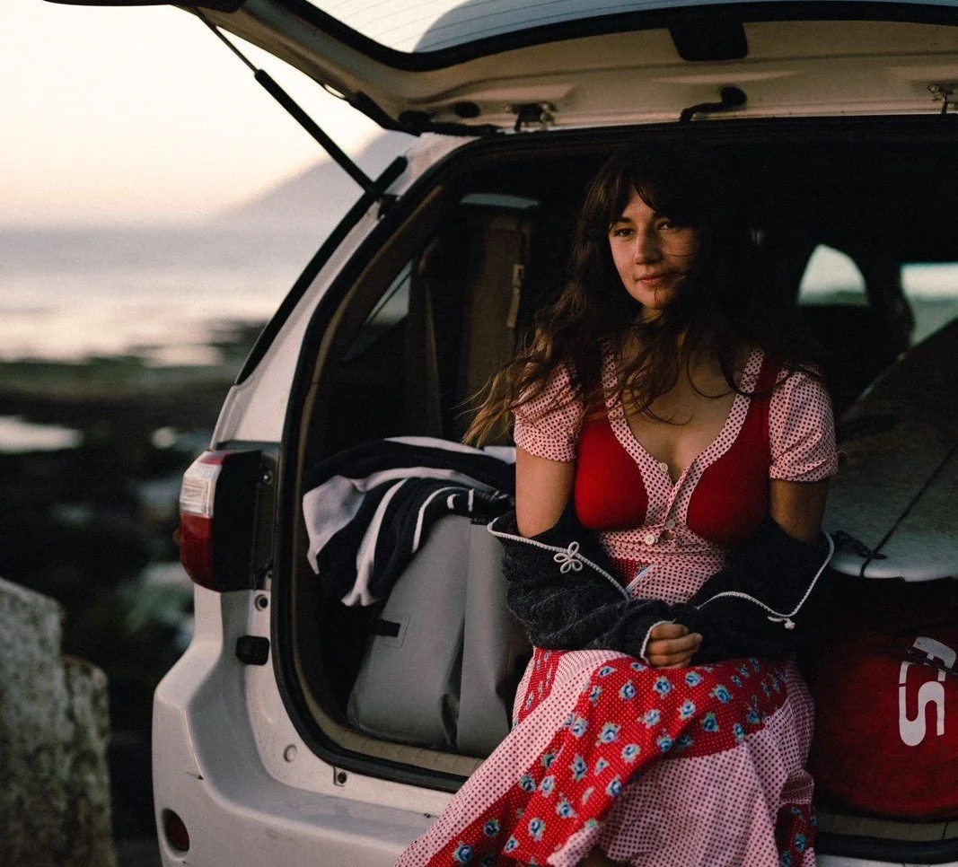 meelu: Quiet Courage Through Brief Emotional Flashes