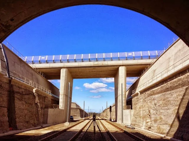 Glenfield to Leppington rail 2015.jpg